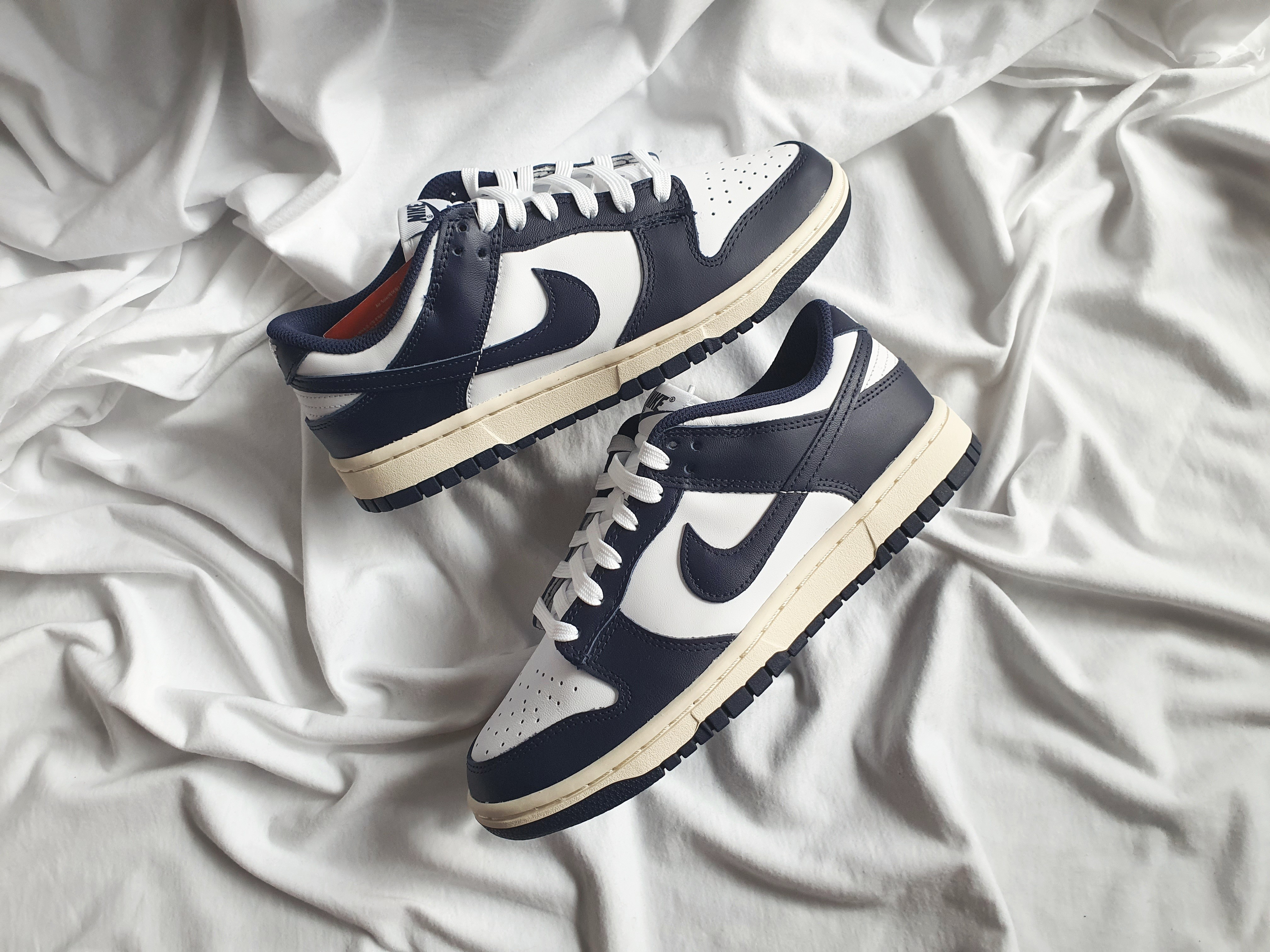 (W) Nike Dunk Low Vintage Midnight Navy 착용 스타일