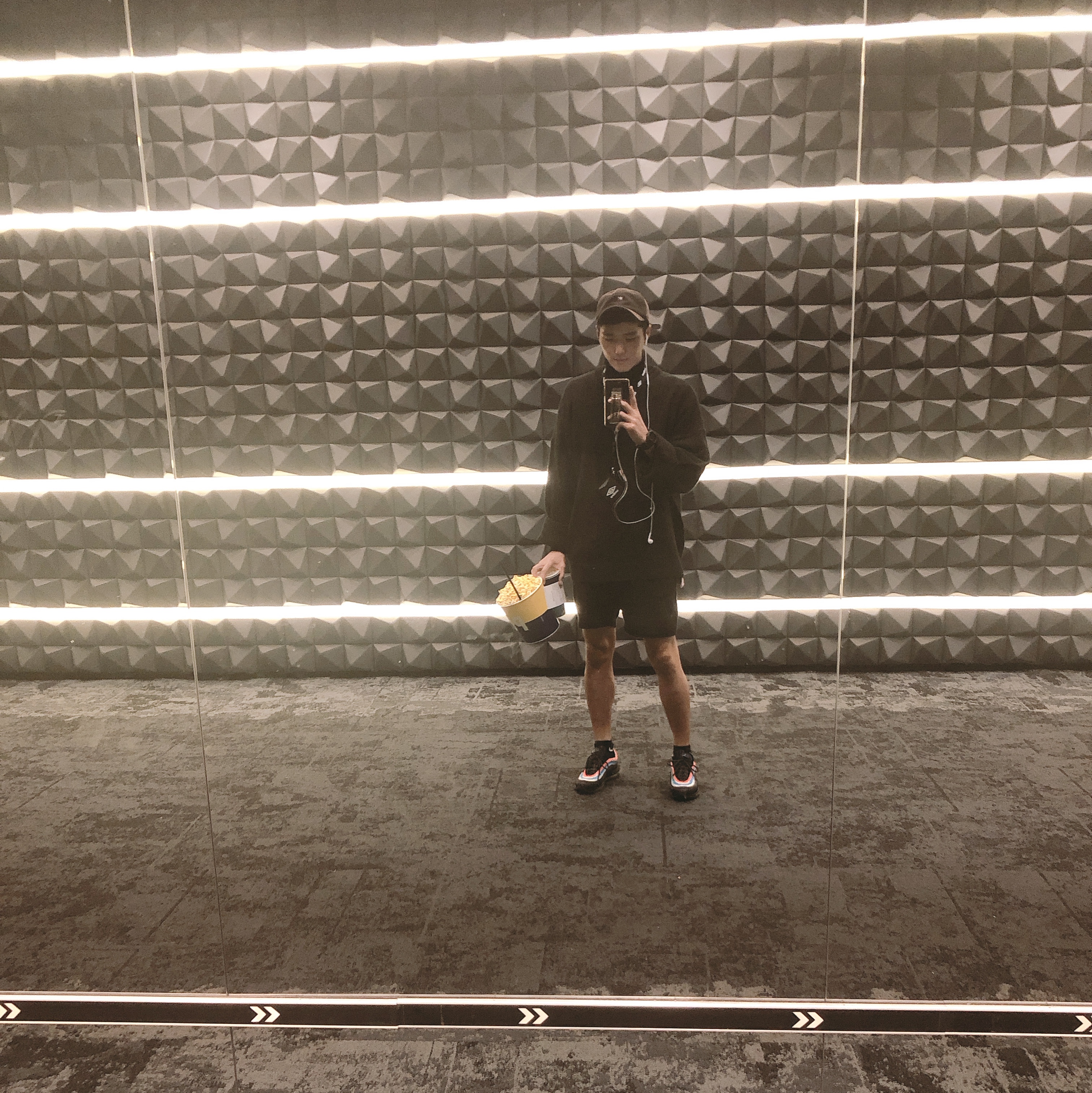Nike Air Max 97 Neon Seoul 착용 스타일