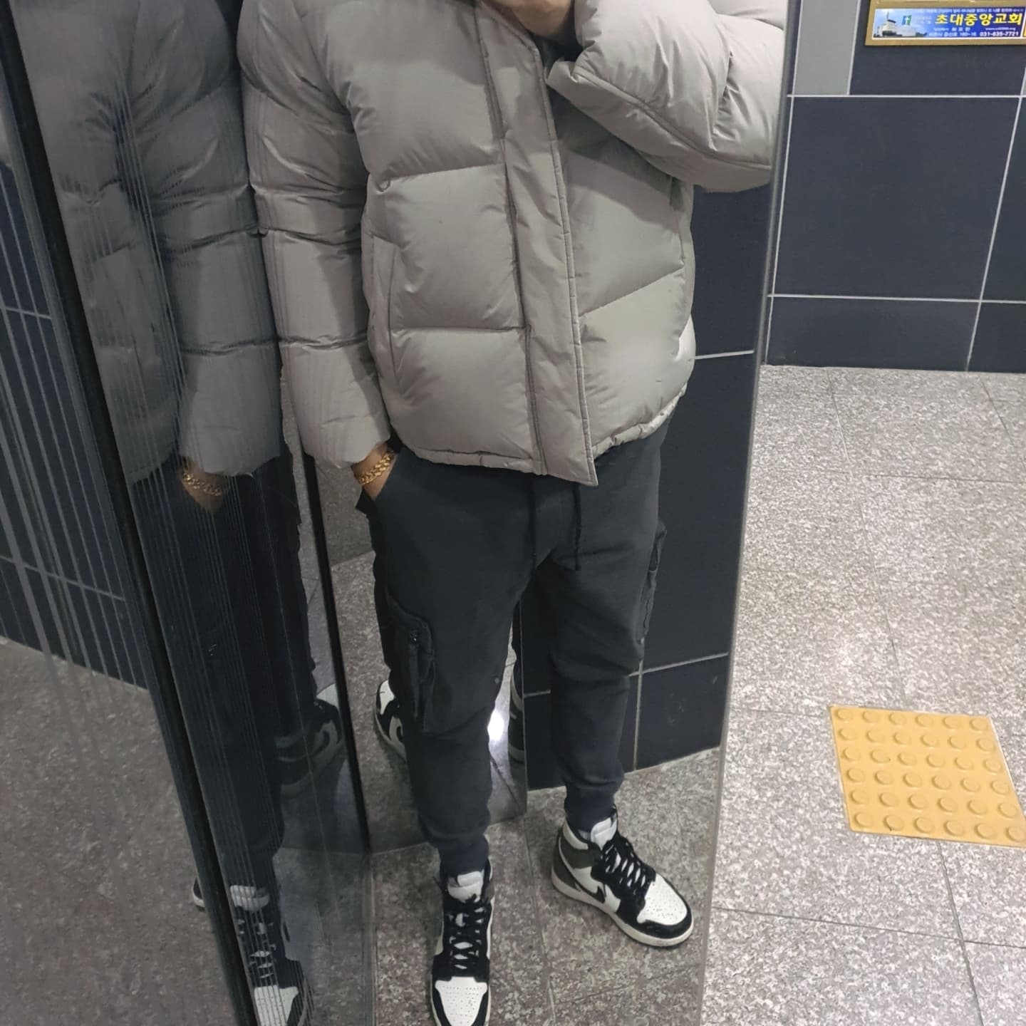 Jordan 1 Retro High OG Black Mocha 착용 스타일 - 2