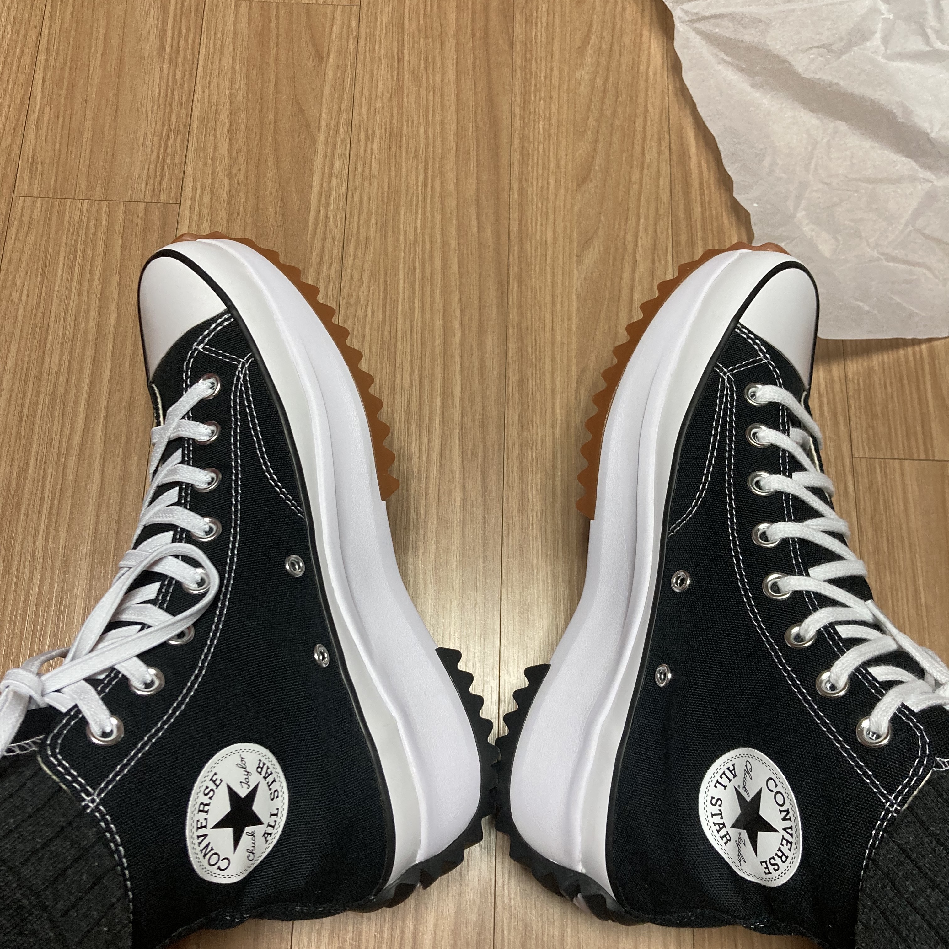 Converse Run Star Hike Hi Black White Gum 착용 스타일
