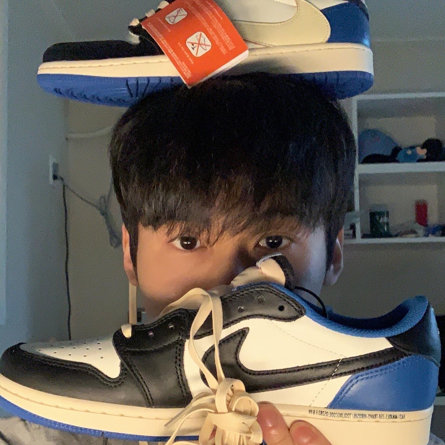 Jordan 1 x Travis Scott x Fragment Retro Low OG SP Military Blue 착용 스타일