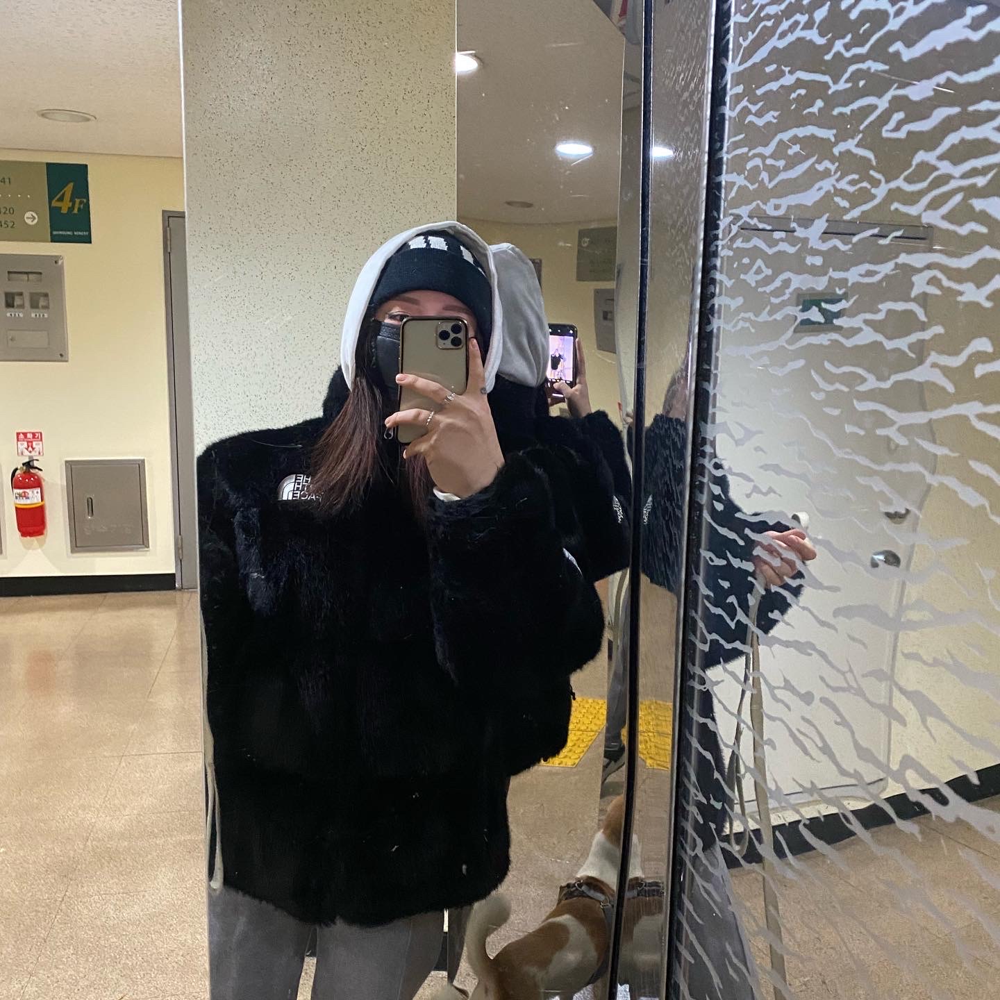 Supreme x The North Face Faux Fur Nuptse Jacket Black - 20FW, Supreme Big Logo Beanie Black 착용 스타일 - 2