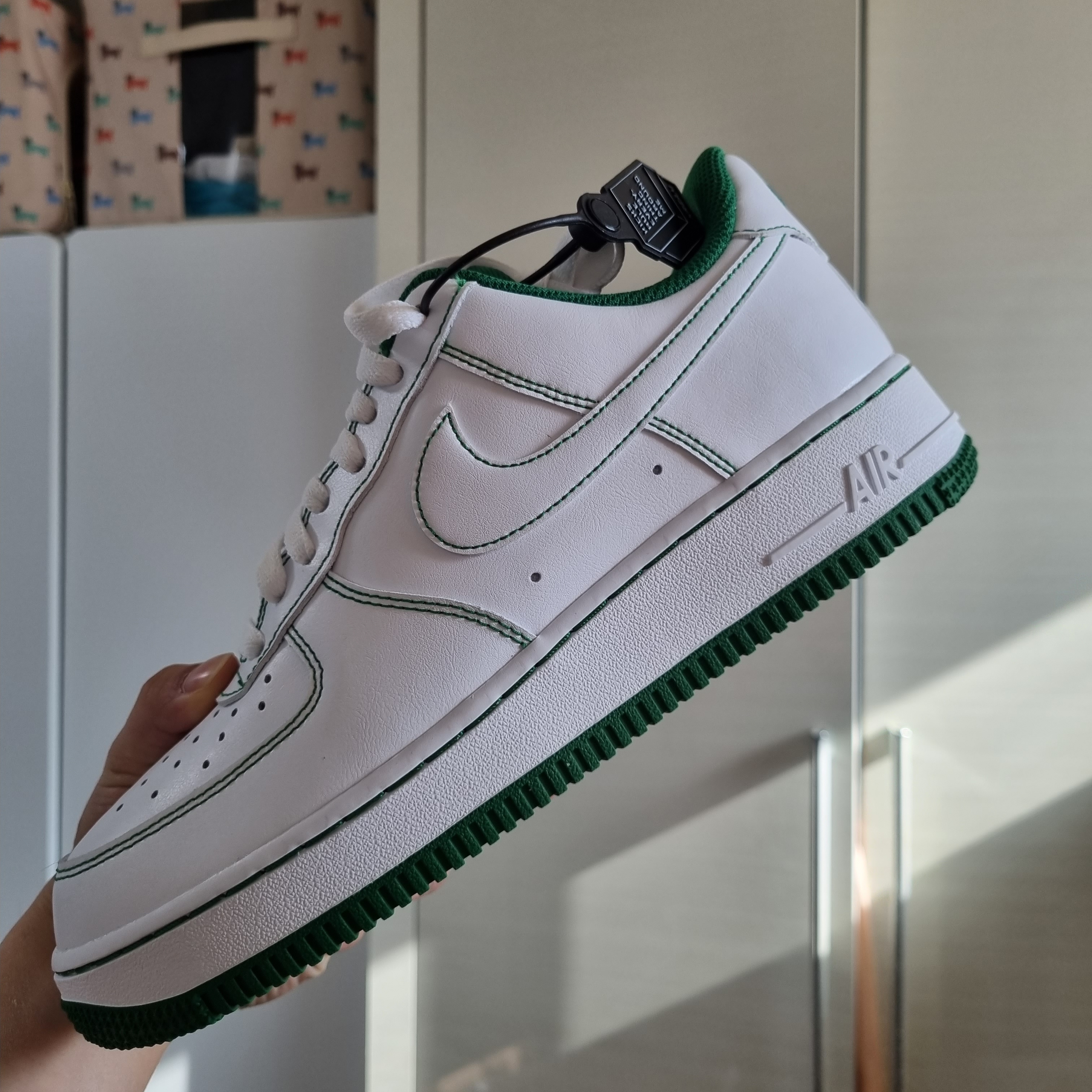 Nike Air Force 1 '07 Stitch Pine Green 착용 스타일 - 2