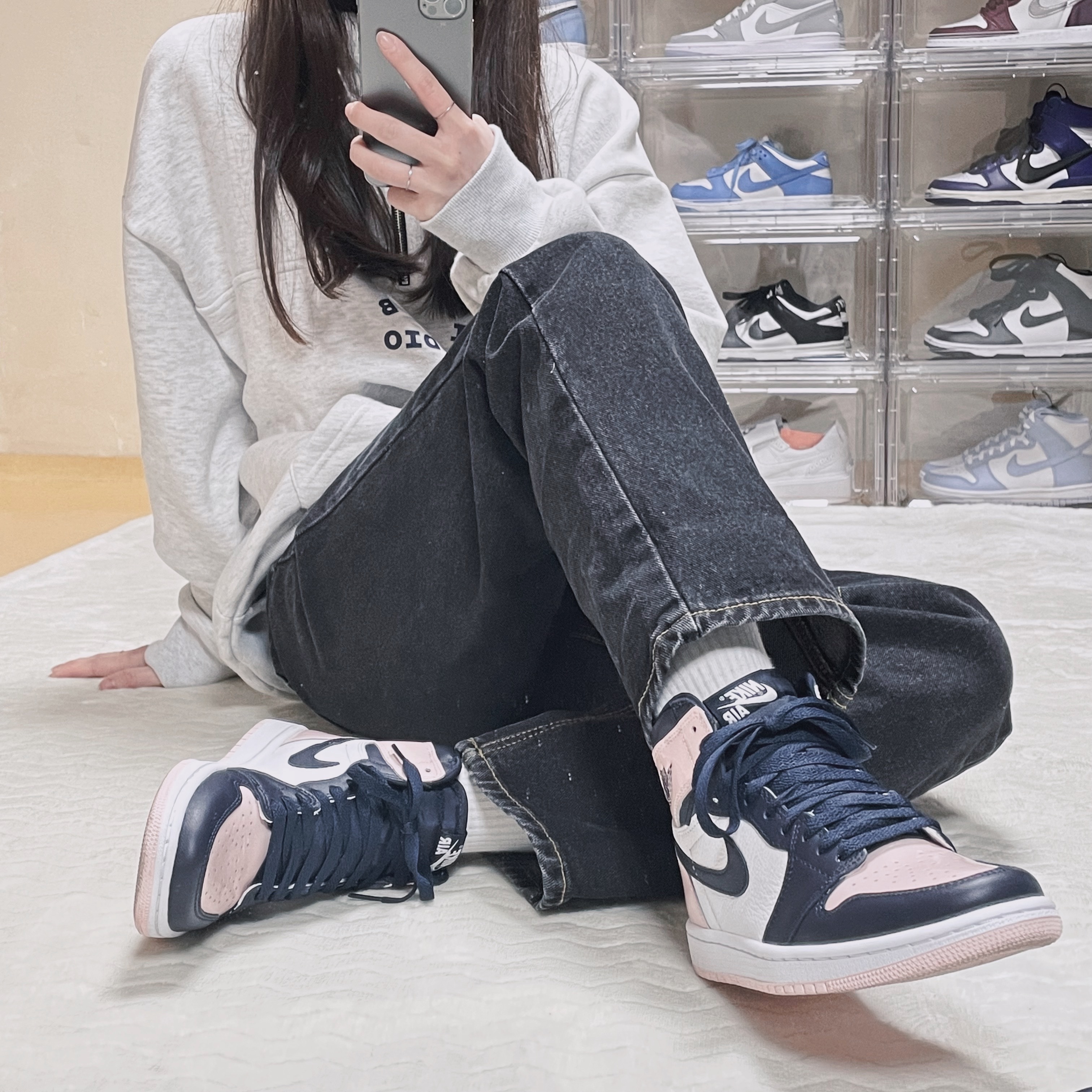 (W) Jordan 1 Retro High OG Atmosphere, IAB Studio Half Zip Pullover Light Gray 착용 스타일