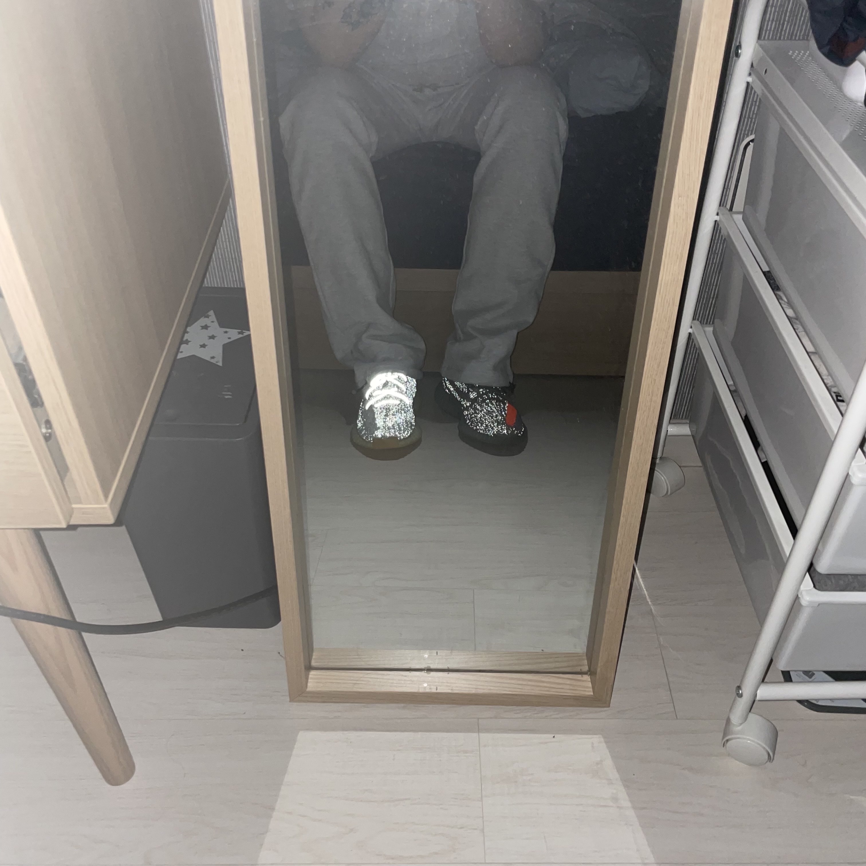 Adidas Yeezy Boost 350 V2 Beluga - Reflective, Adidas Yeezy Boost 350 V2 Yeshaya - Reflective 착용 스타일 - 1
