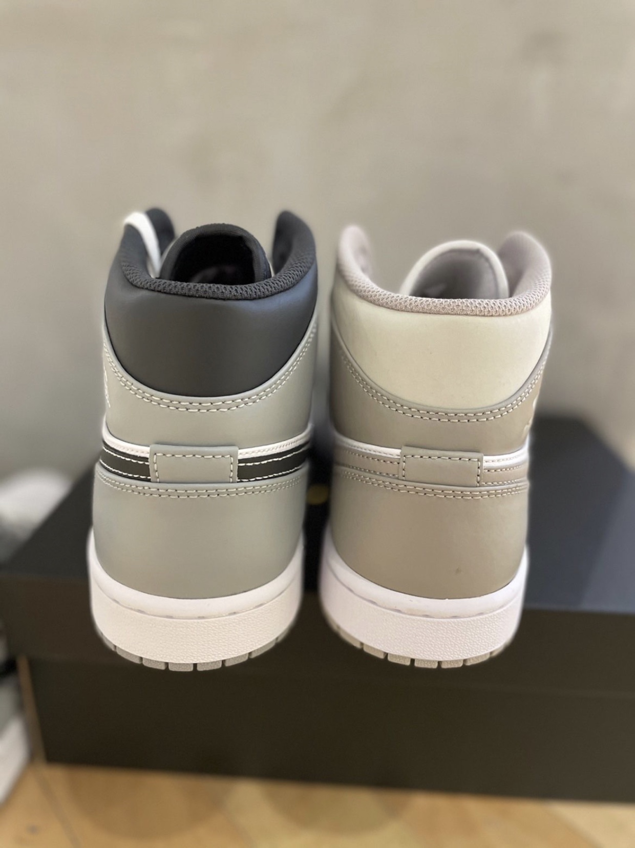 Jordan 1 Mid Light Smoke Grey Anthracite 착용 스타일 - 4