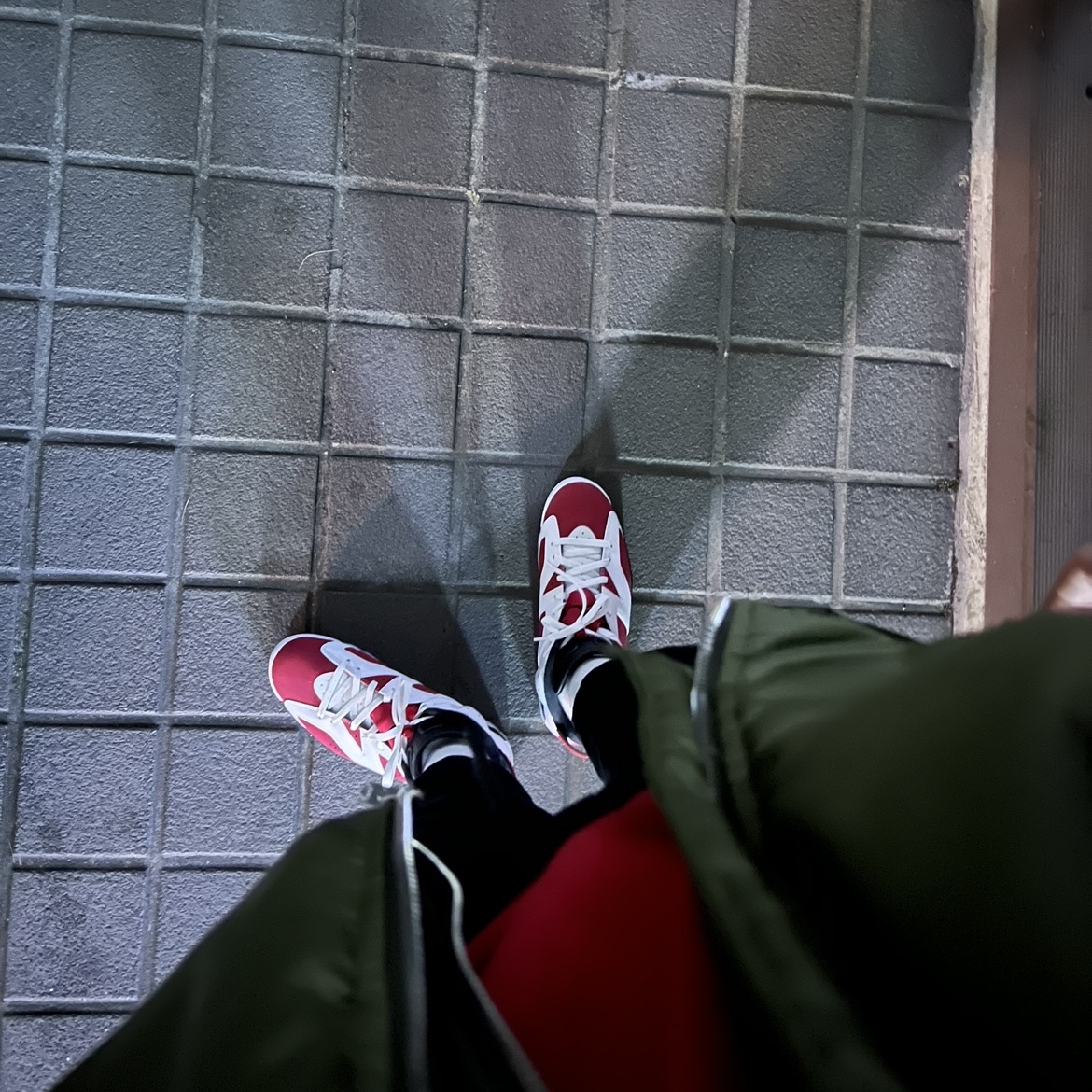 Jordan 6 Retro Carmine 2021 착용 스타일 - 1