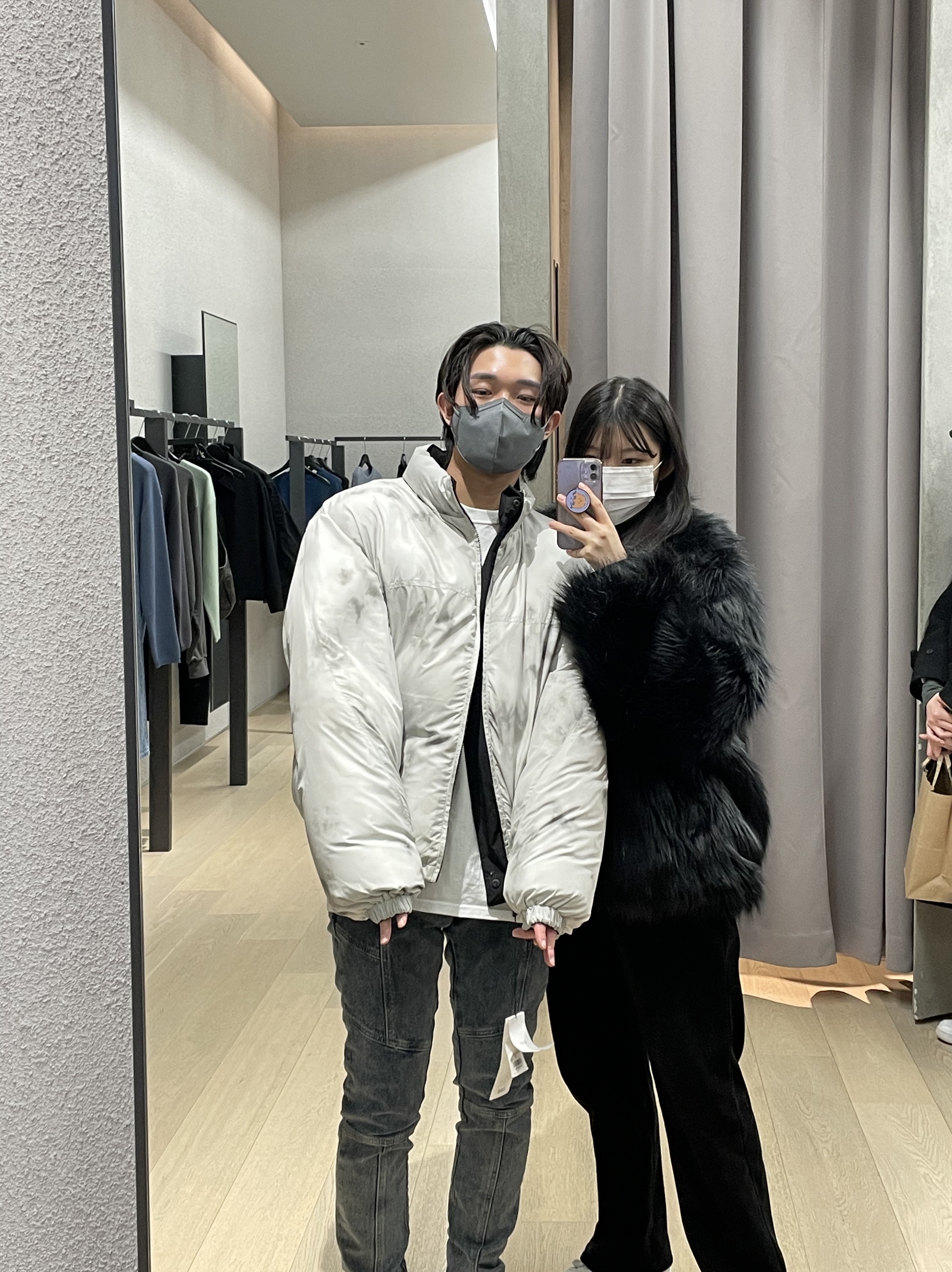 (W) Nike x Ambush Reversible Faux-Fur Coat Black, Nike Air Force 1 '07 Low White 착용 스타일 - 5