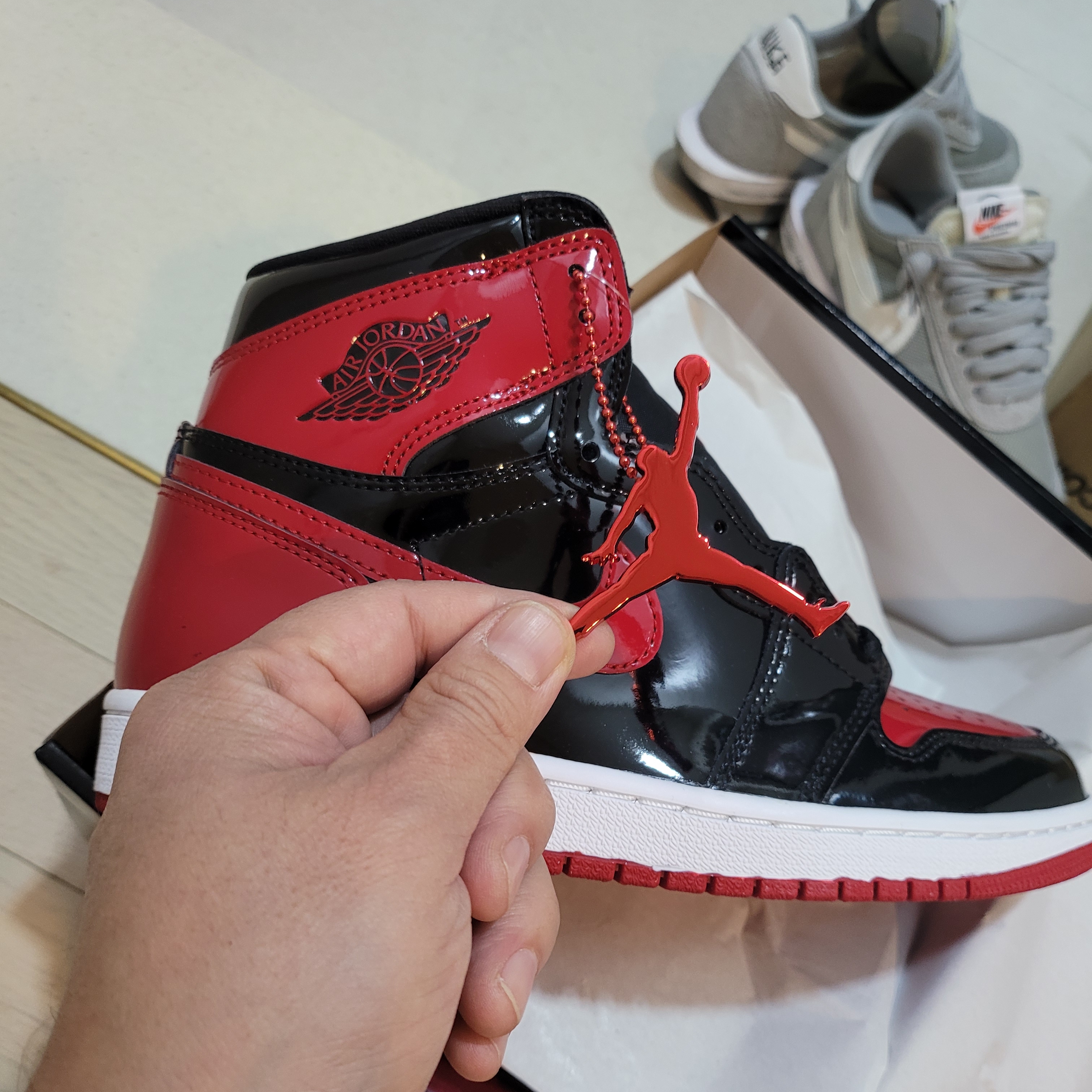 Nike x Sacai x Fragment LDWaffle Light Smoke Grey, Jordan 1 Retro High OG Patent Bred 착용 스타일