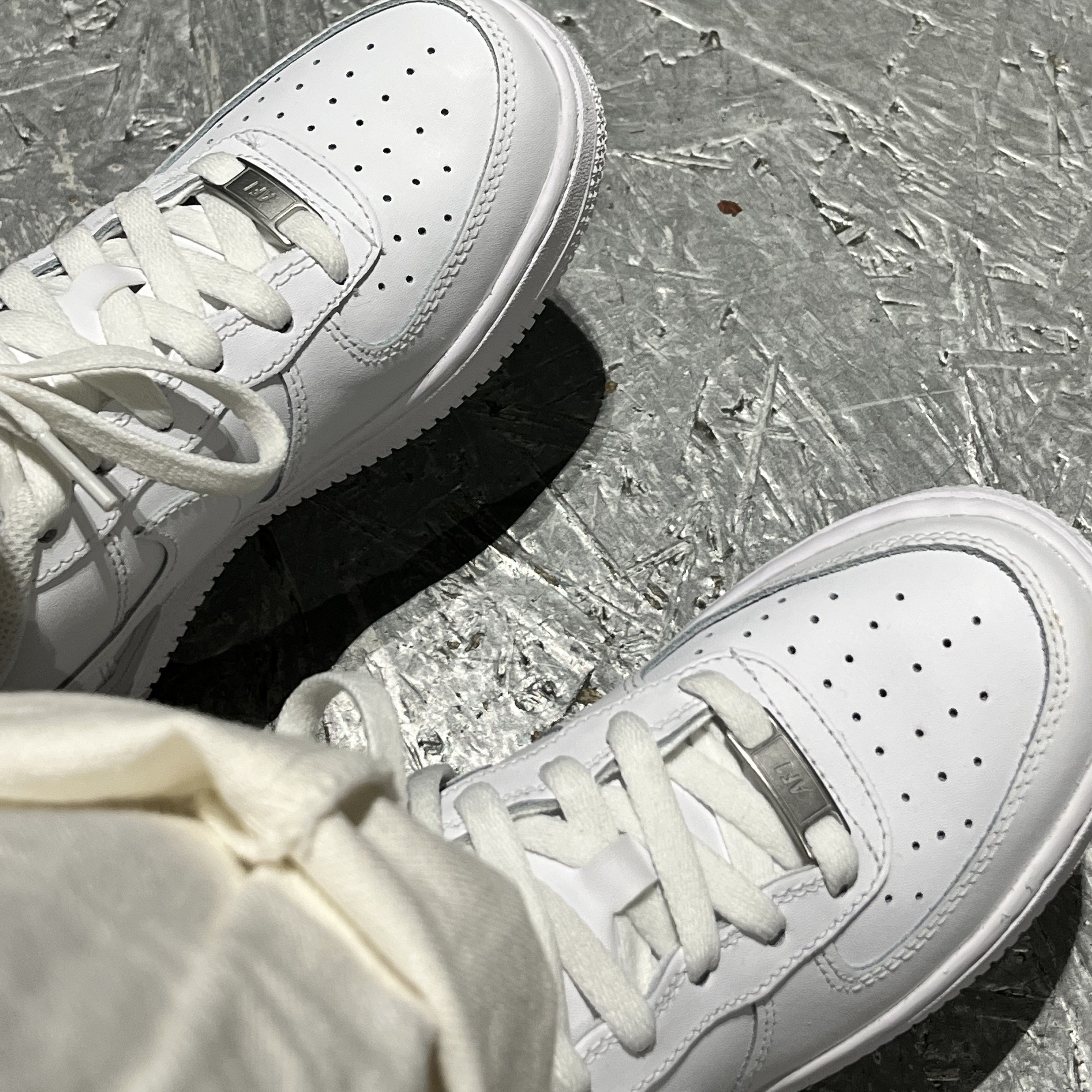 (GS) Nike Air Force 1 LE White 착용 스타일 - 2