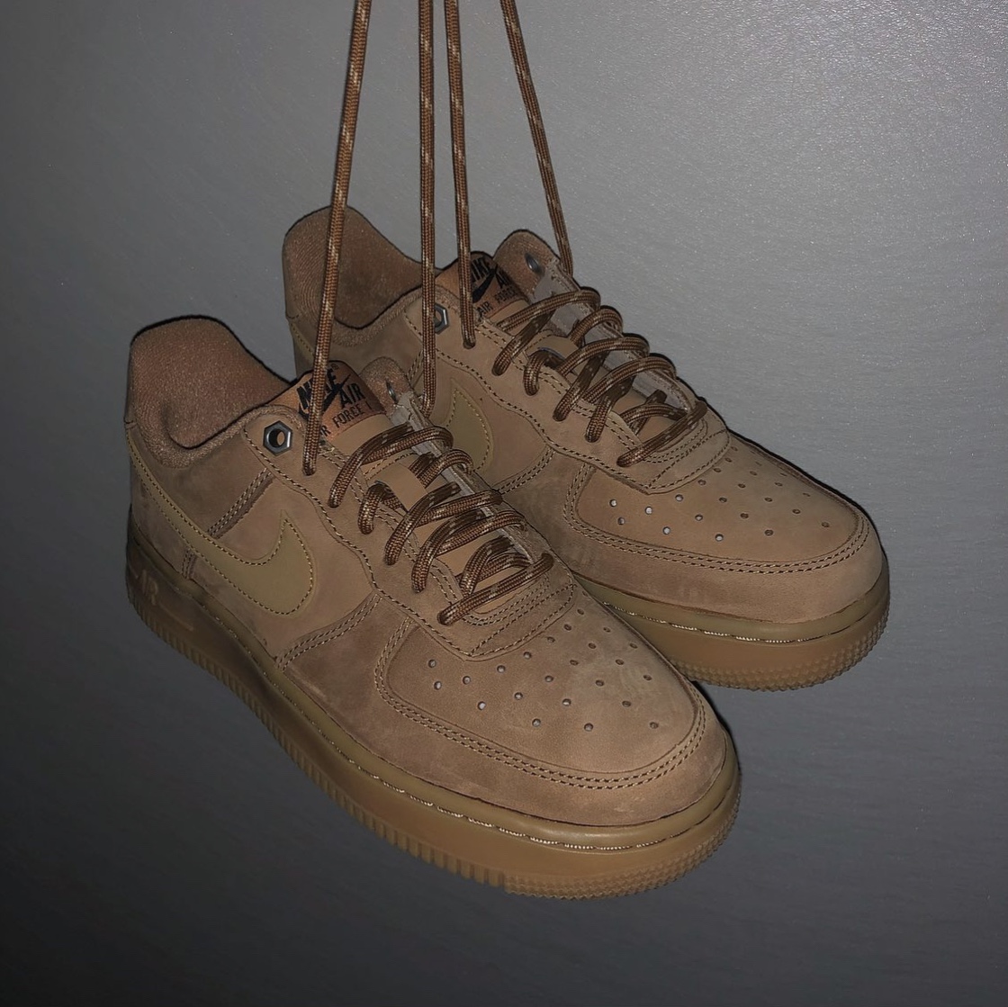 Nike Air Force 1 '07 WB Flax 착용 스타일 - 1