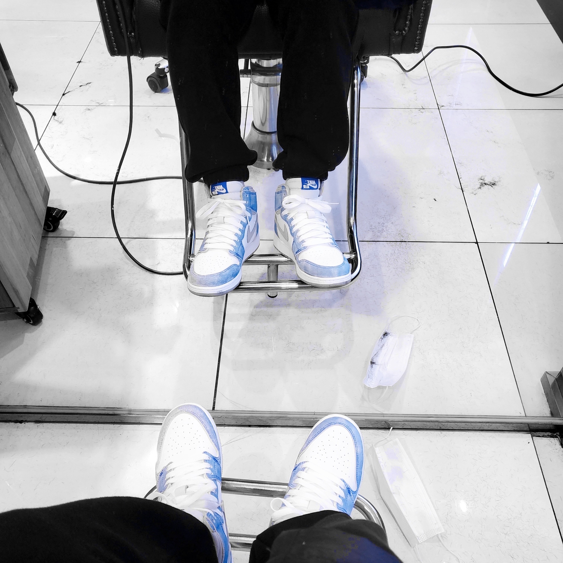 Jordan 1 Retro High OG Hyper Royal 착용 스타일 - 2