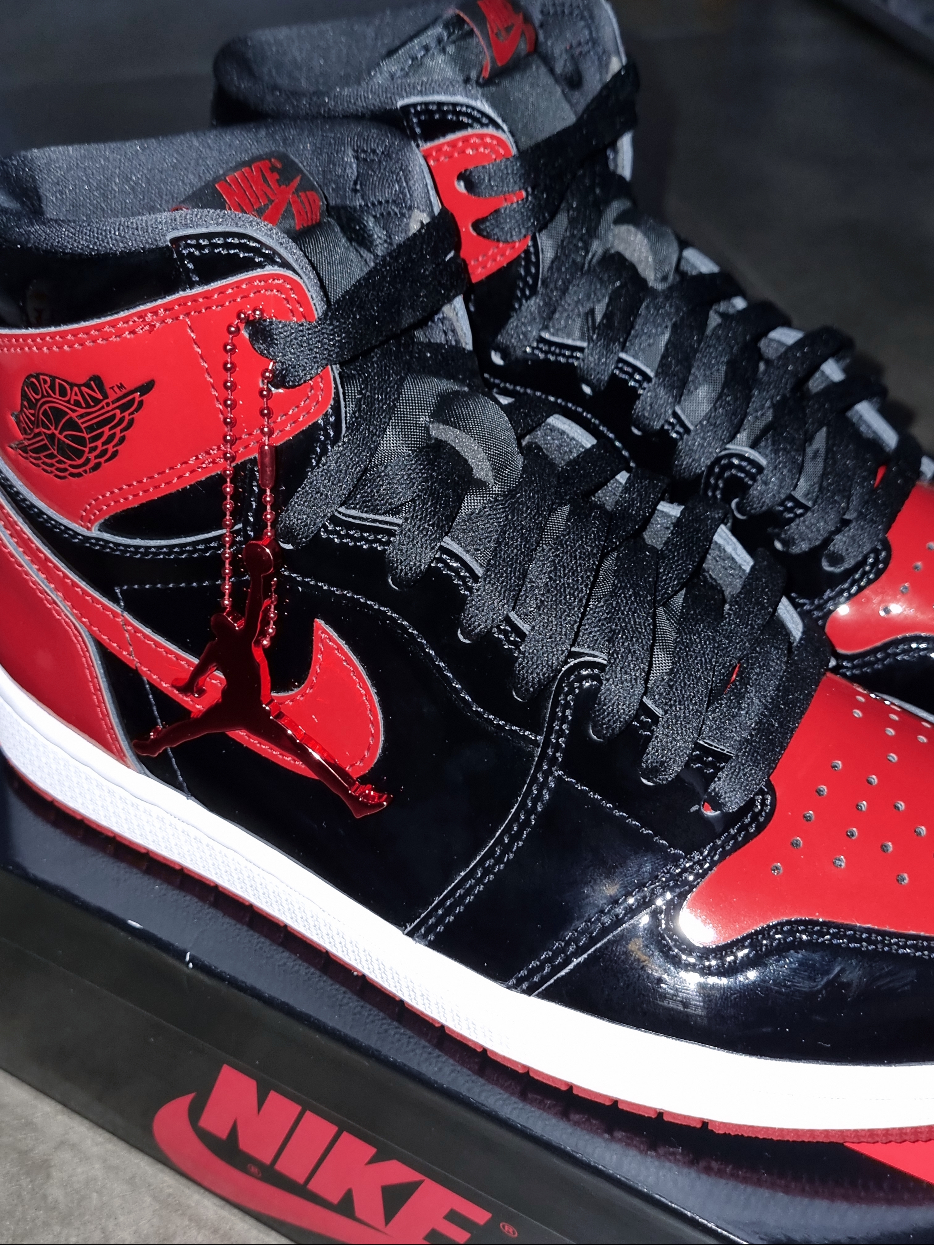 Jordan 1 Retro High OG Patent Bred 착용 스타일 - 2