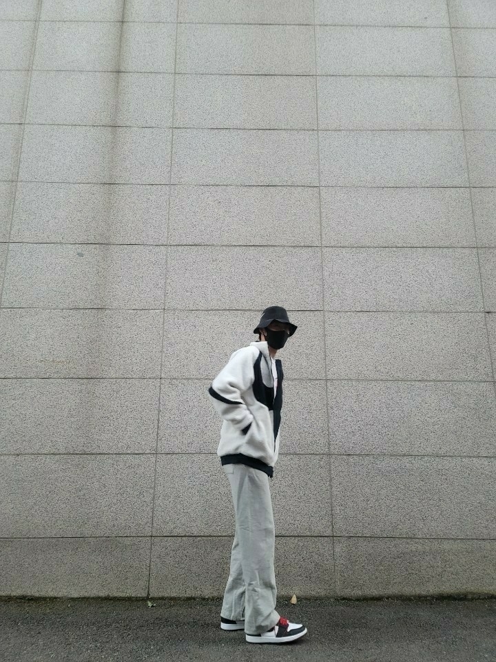 Jordan 1 Retro High OG Bloodline, Nike x Stussy Bucket Hat Black 착용 스타일
