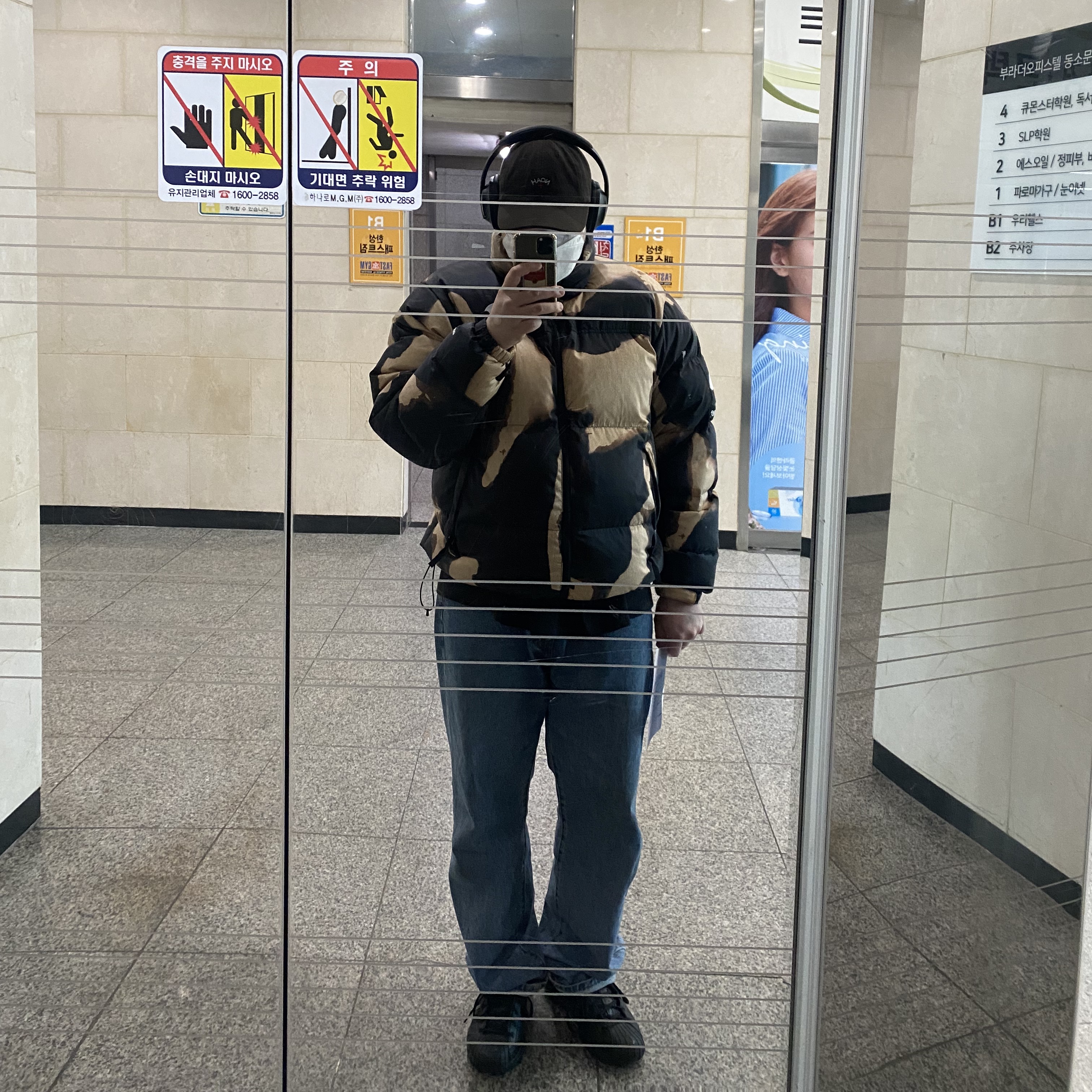 Supreme x The North Face Bleached Denim Print Nuptse Jacket Black - 21FW 착용 스타일