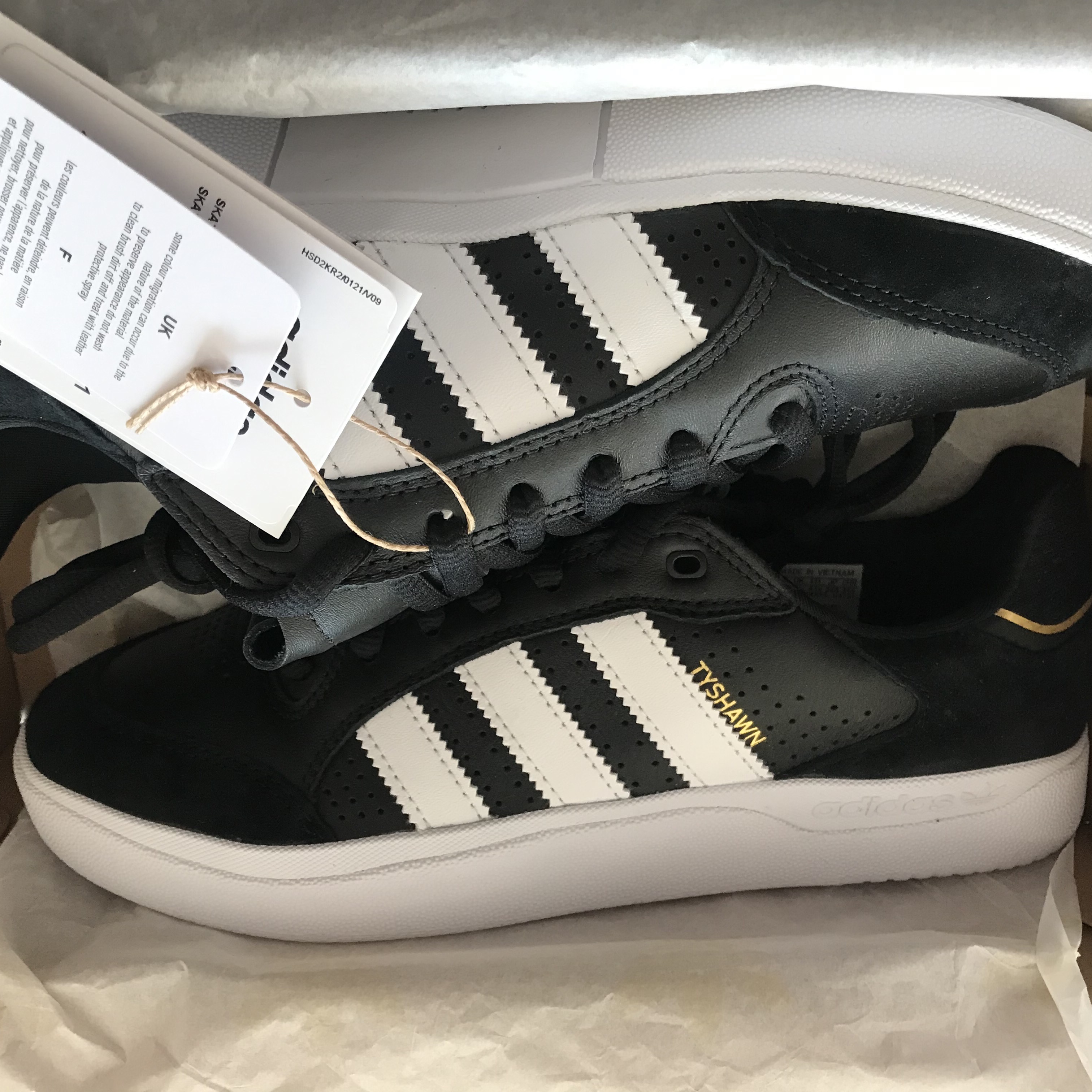 Adidas Tyshawn Low Collegiate Green 착용 스타일