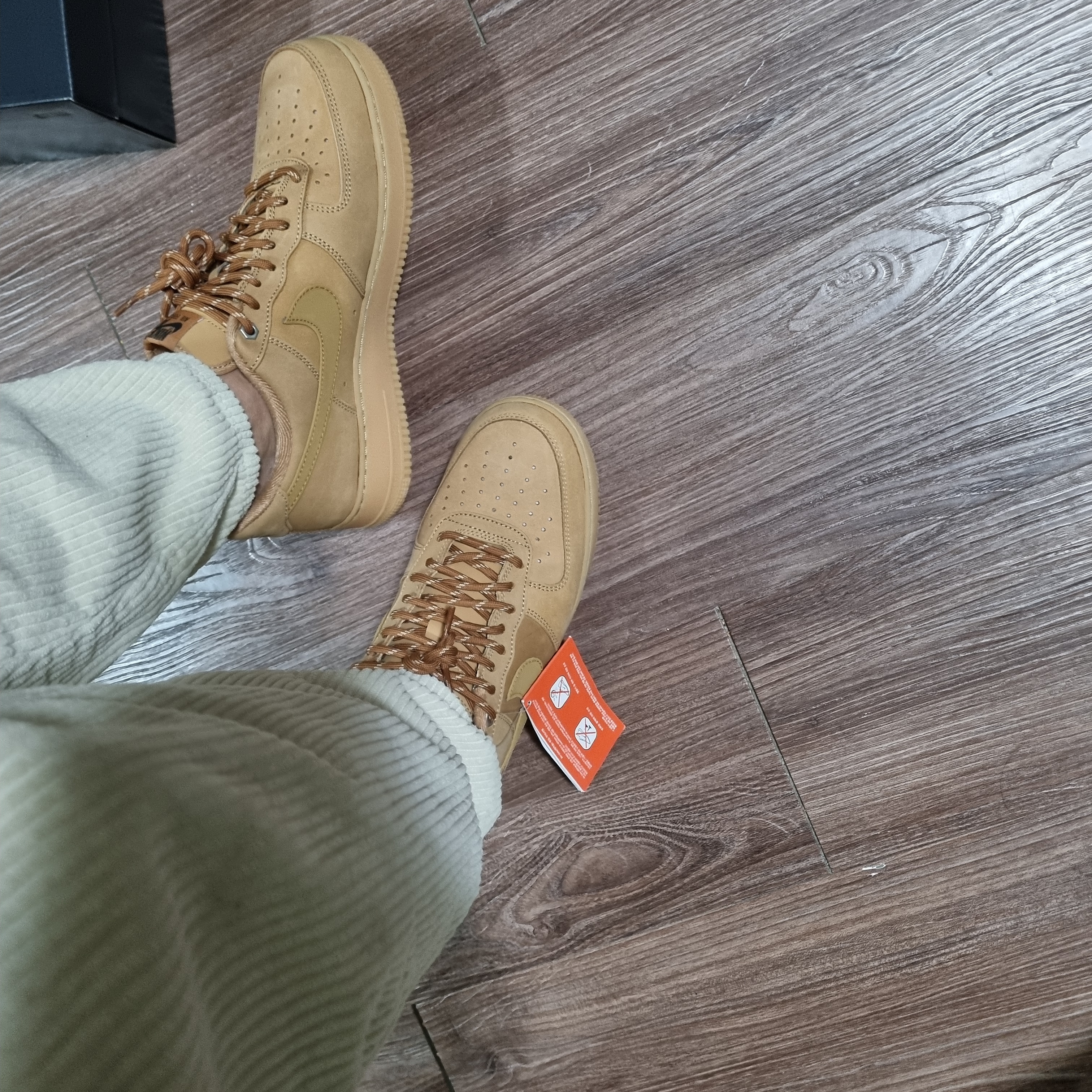 Nike Air Force 1 '07 WB Flax 착용 스타일 - 2