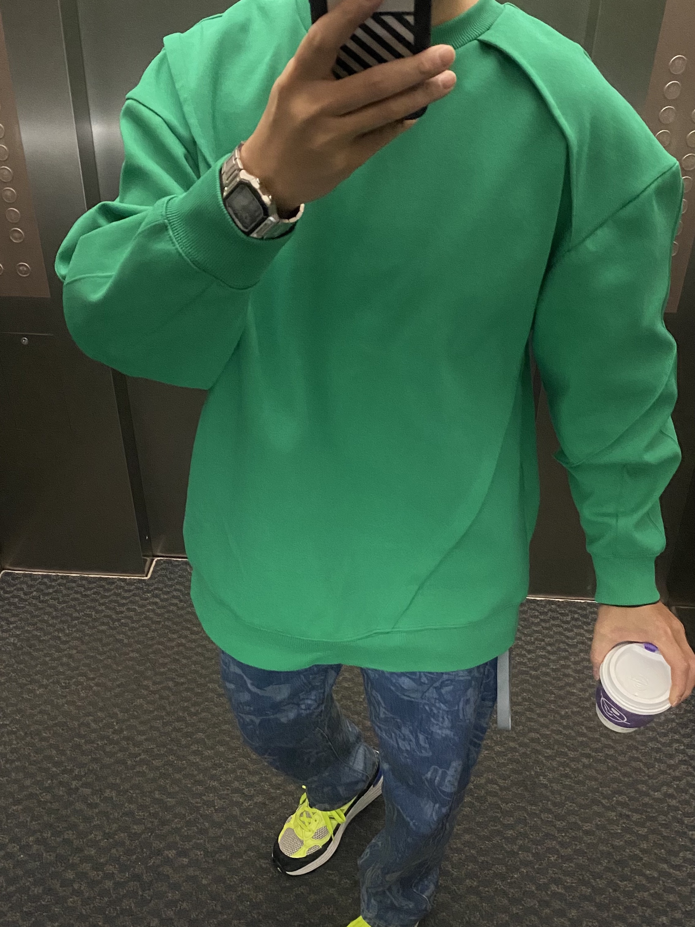 Zara x Ader Error Oversize Sweatshirt Green, New Balance 992 Made in USA Bright Volt 착용 스타일 - 1