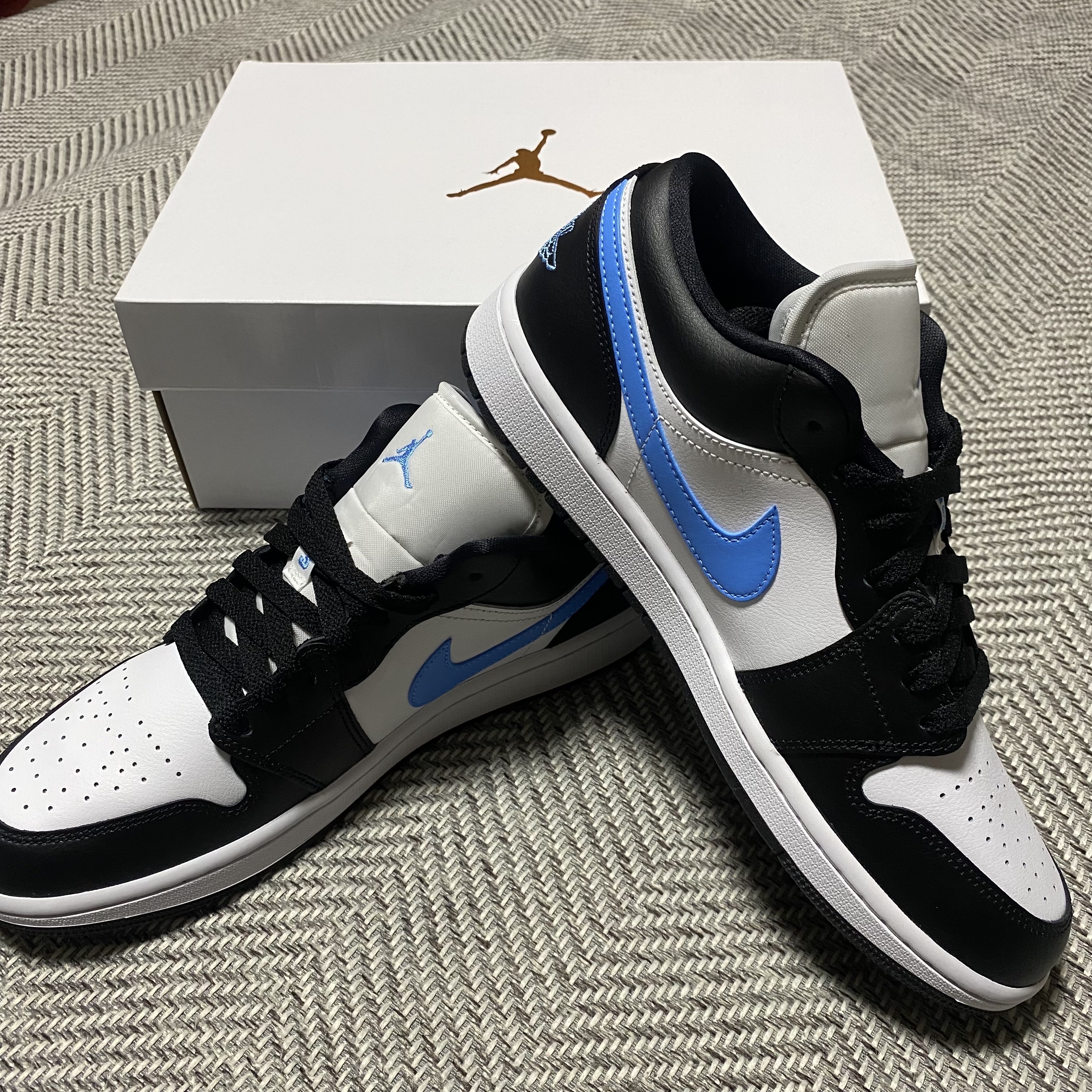(W) Jordan 1 Low Black University Blue 착용 스타일 - 2