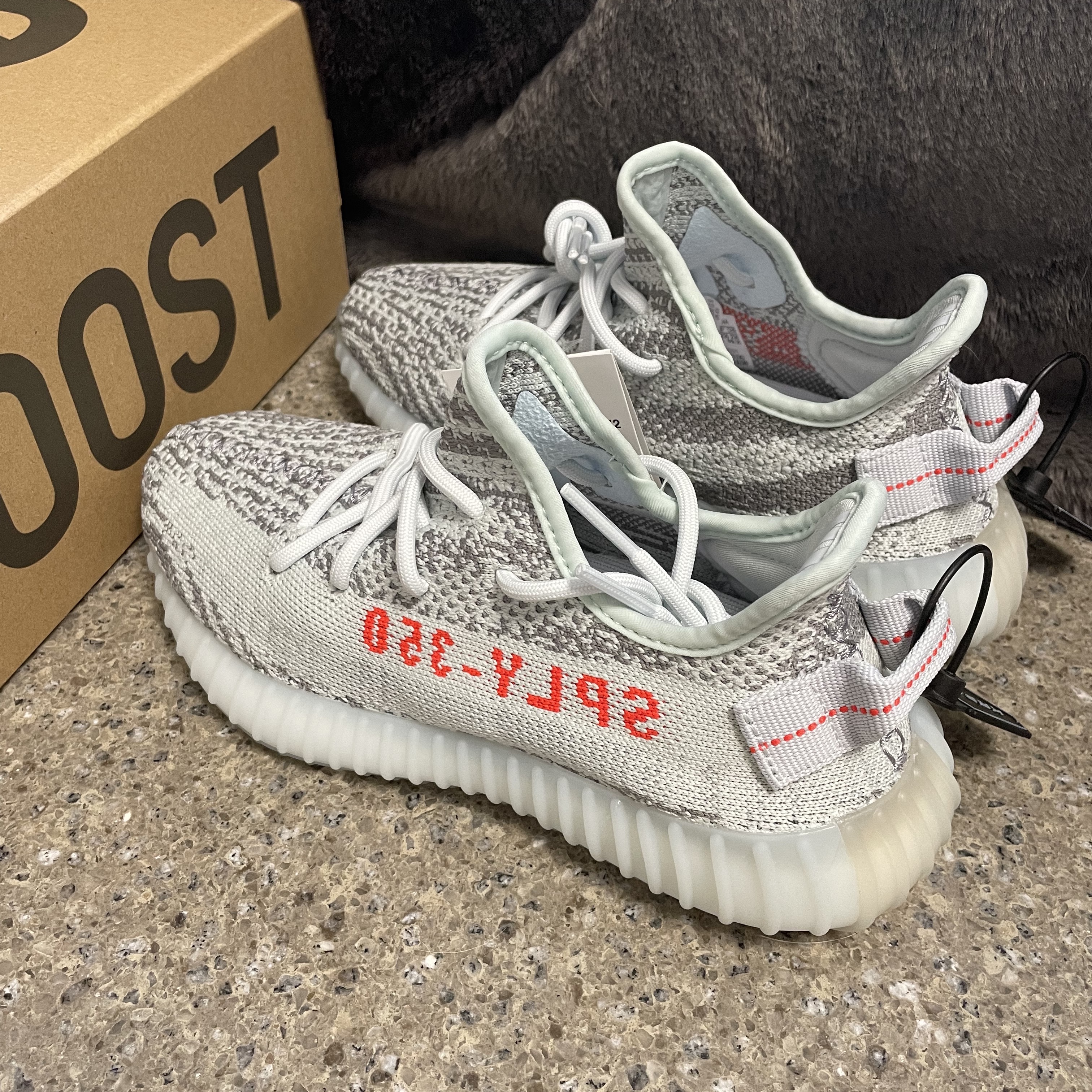 Adidas Yeezy Boost 350 V2 Blue Tint 2017 착용 스타일