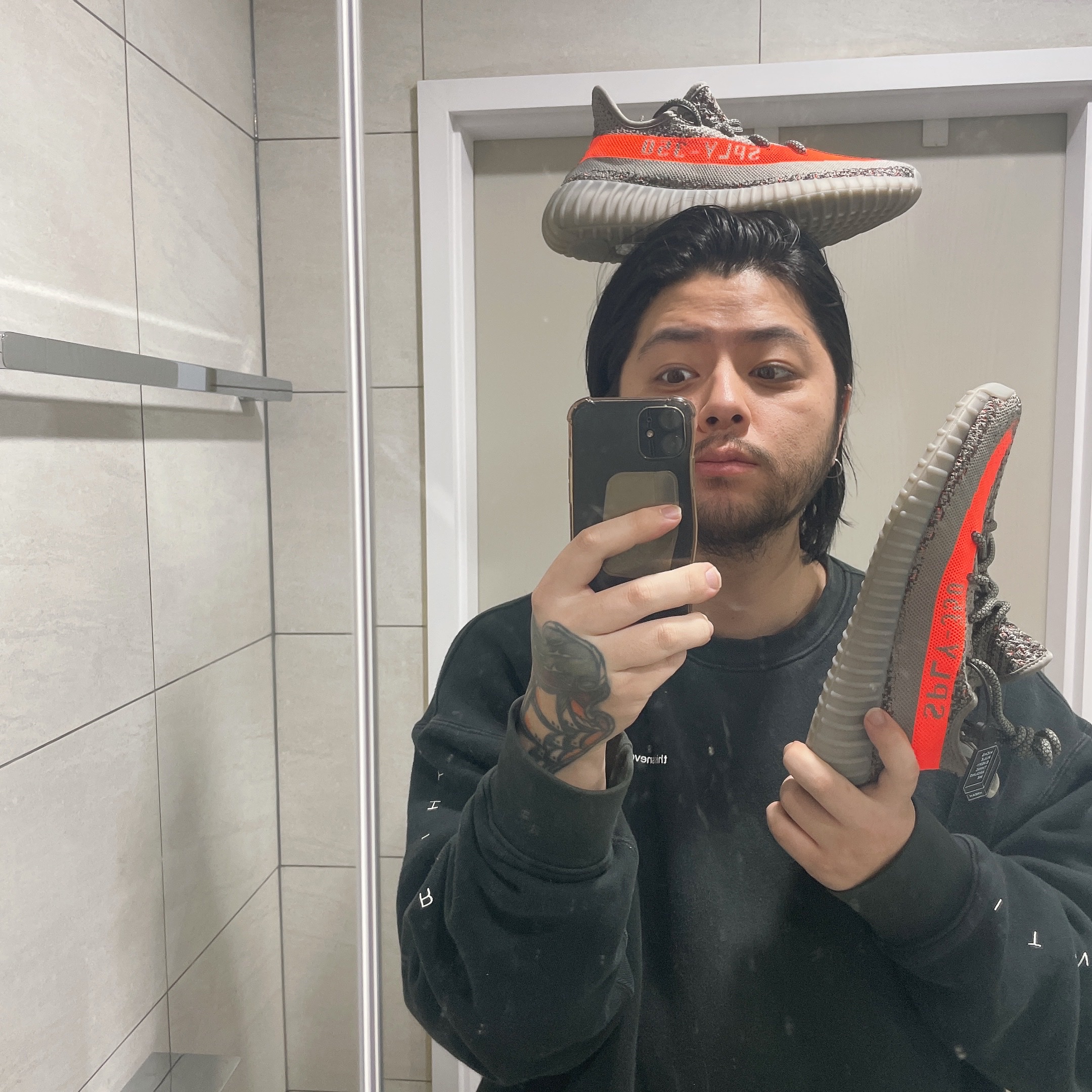 Adidas Yeezy Boost 350 V2 Beluga - Reflective 착용 스타일