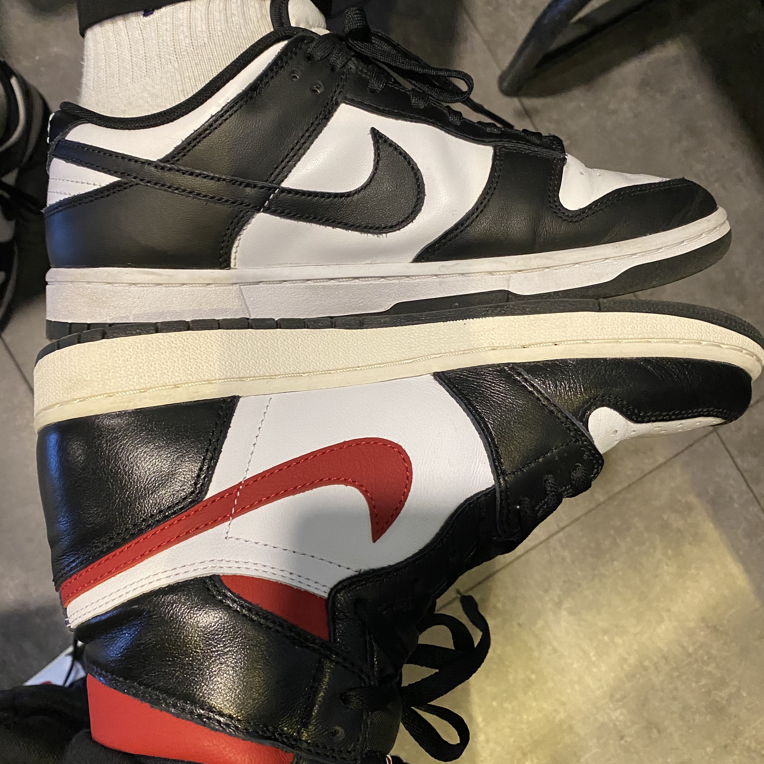 Jordan 1 Retro High OG Gym Red, Nike Dunk Low Retro Black 착용 스타일