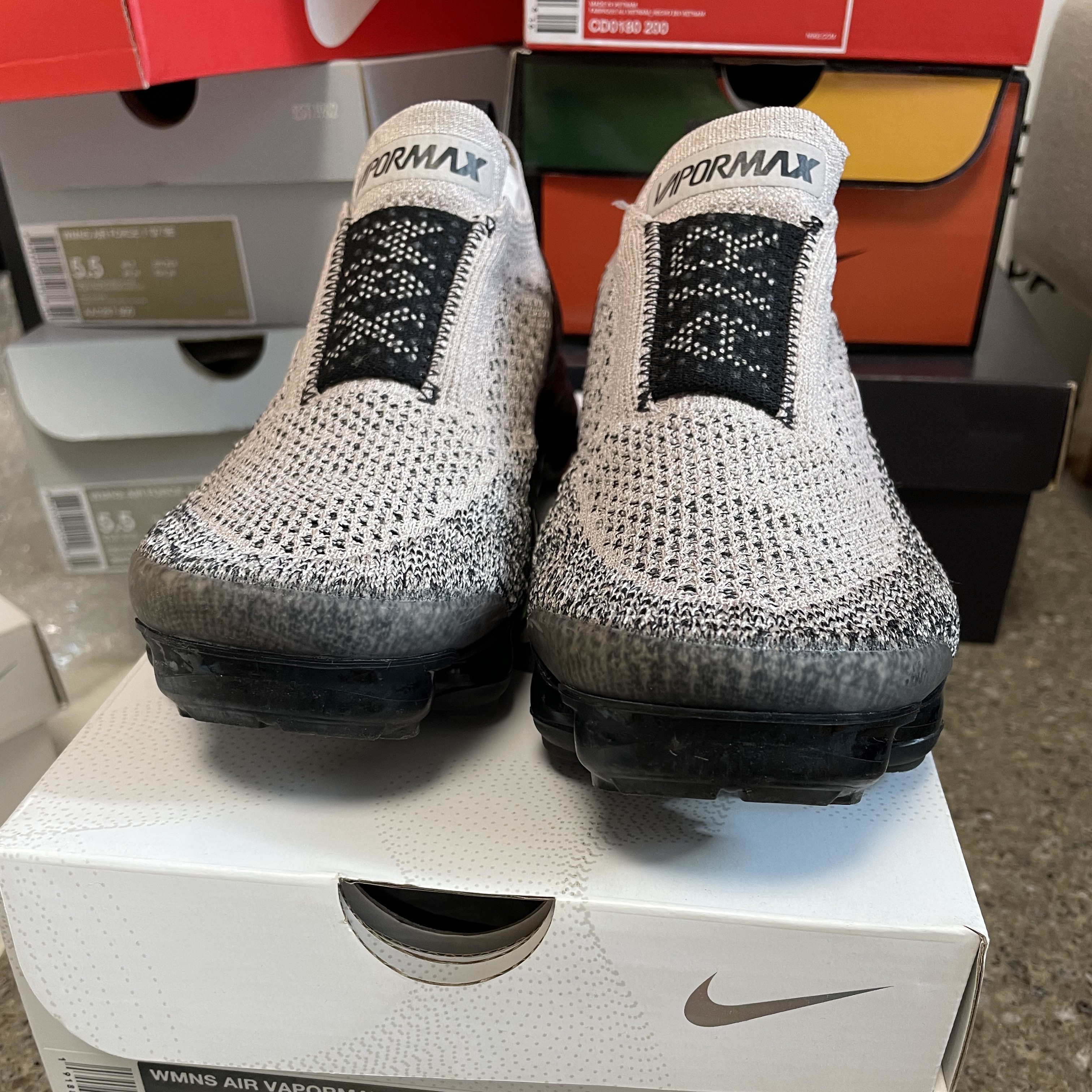 (W) Nike Air VaporMax Flyknit Moc 2 Moon Particle 착용 스타일