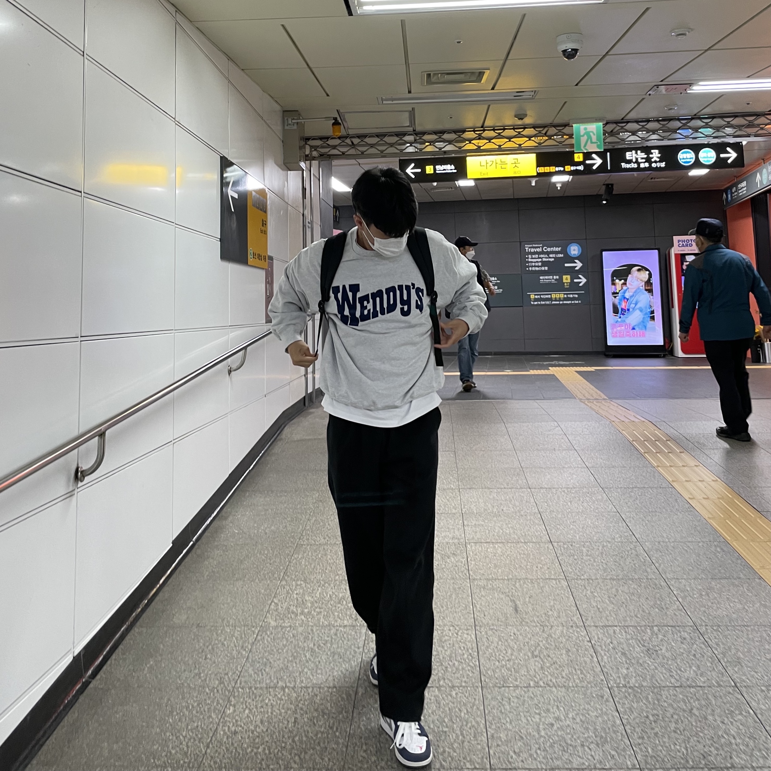 Jordan 1 Low SB Koston Midnight Navy 착용 스타일