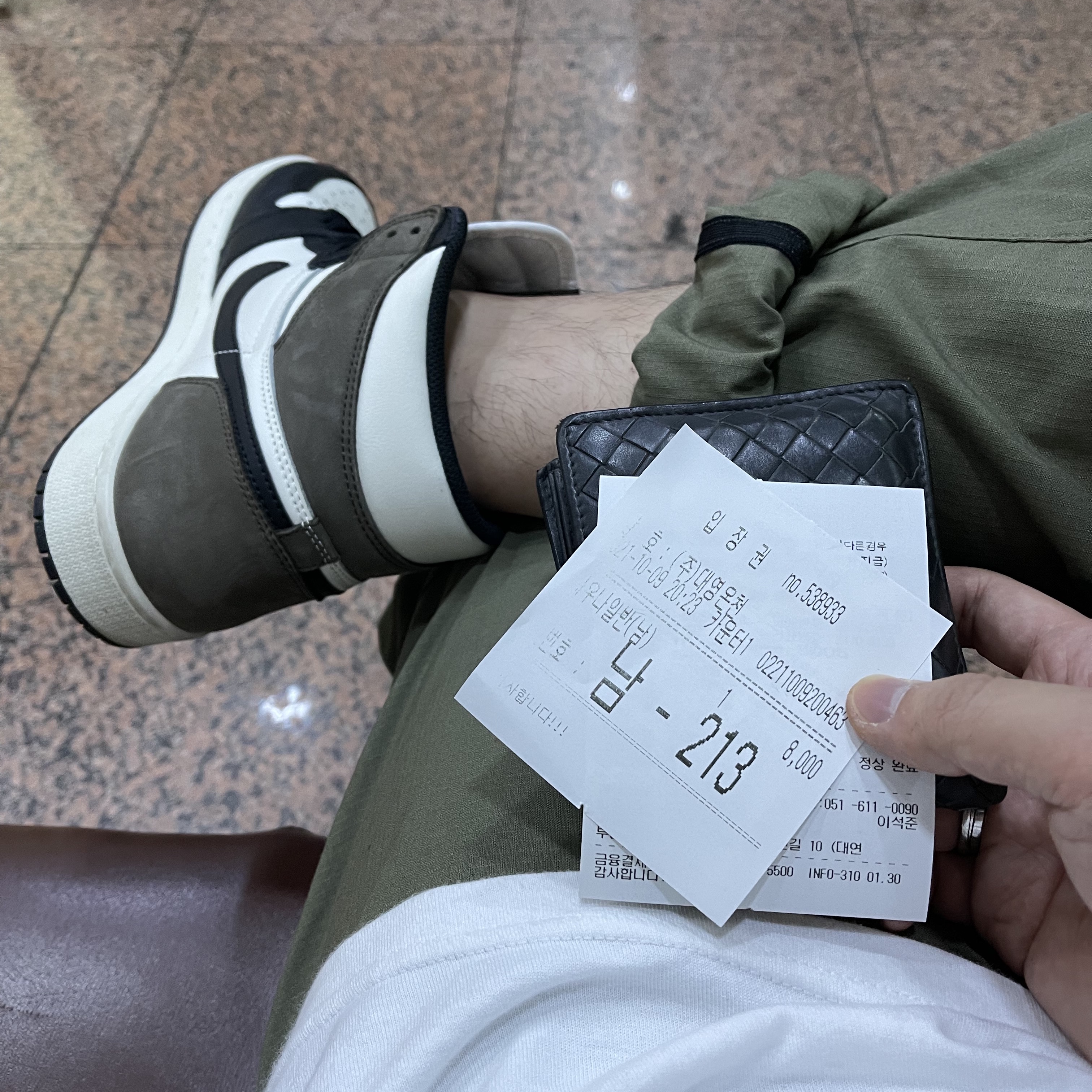 Jordan 1 Retro High OG Black Mocha, Nike ACG Smith Summit Cargo Pants Cargo Khaki - Asia 착용 스타일