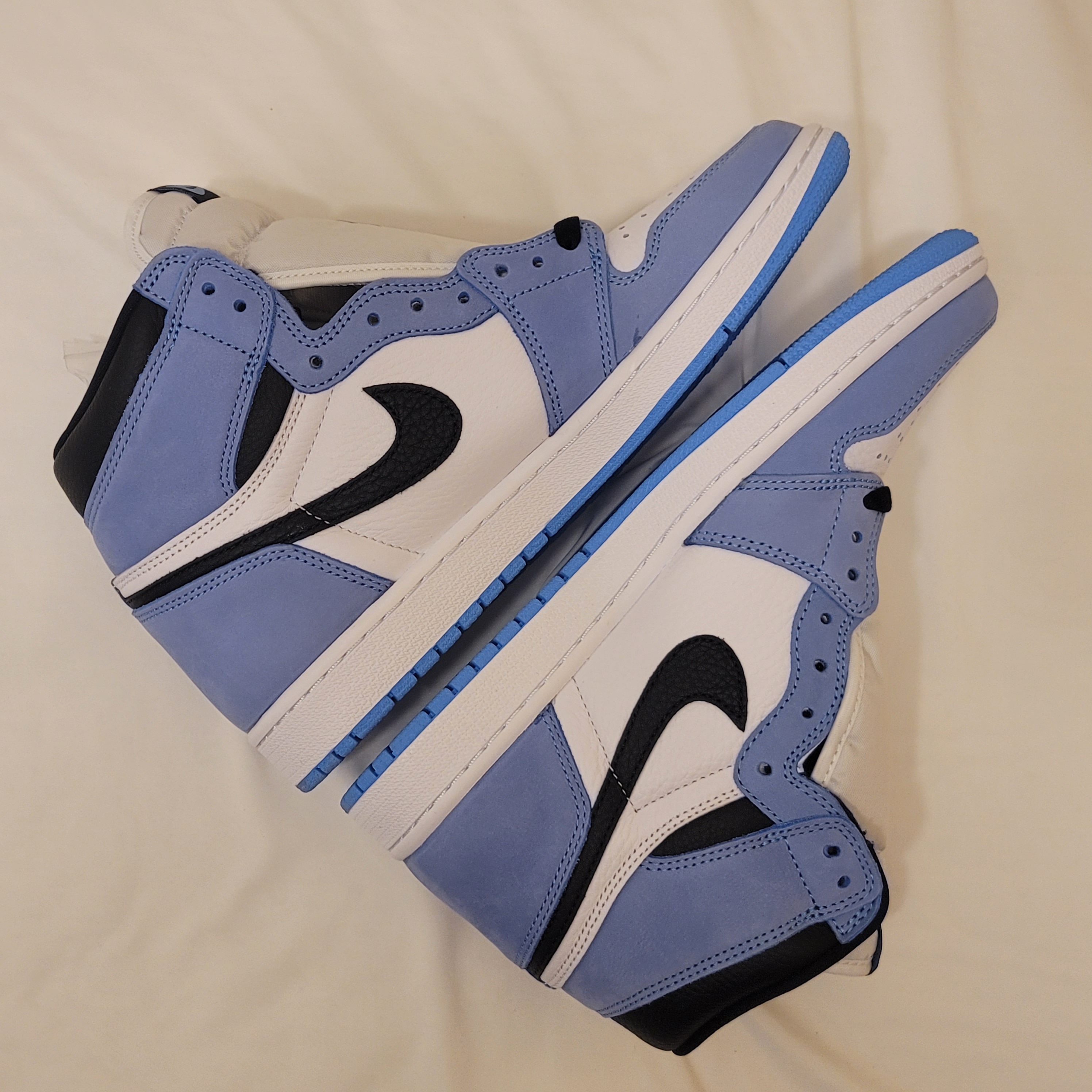 Jordan 1 Retro High OG University Blue 착용 스타일 - 2