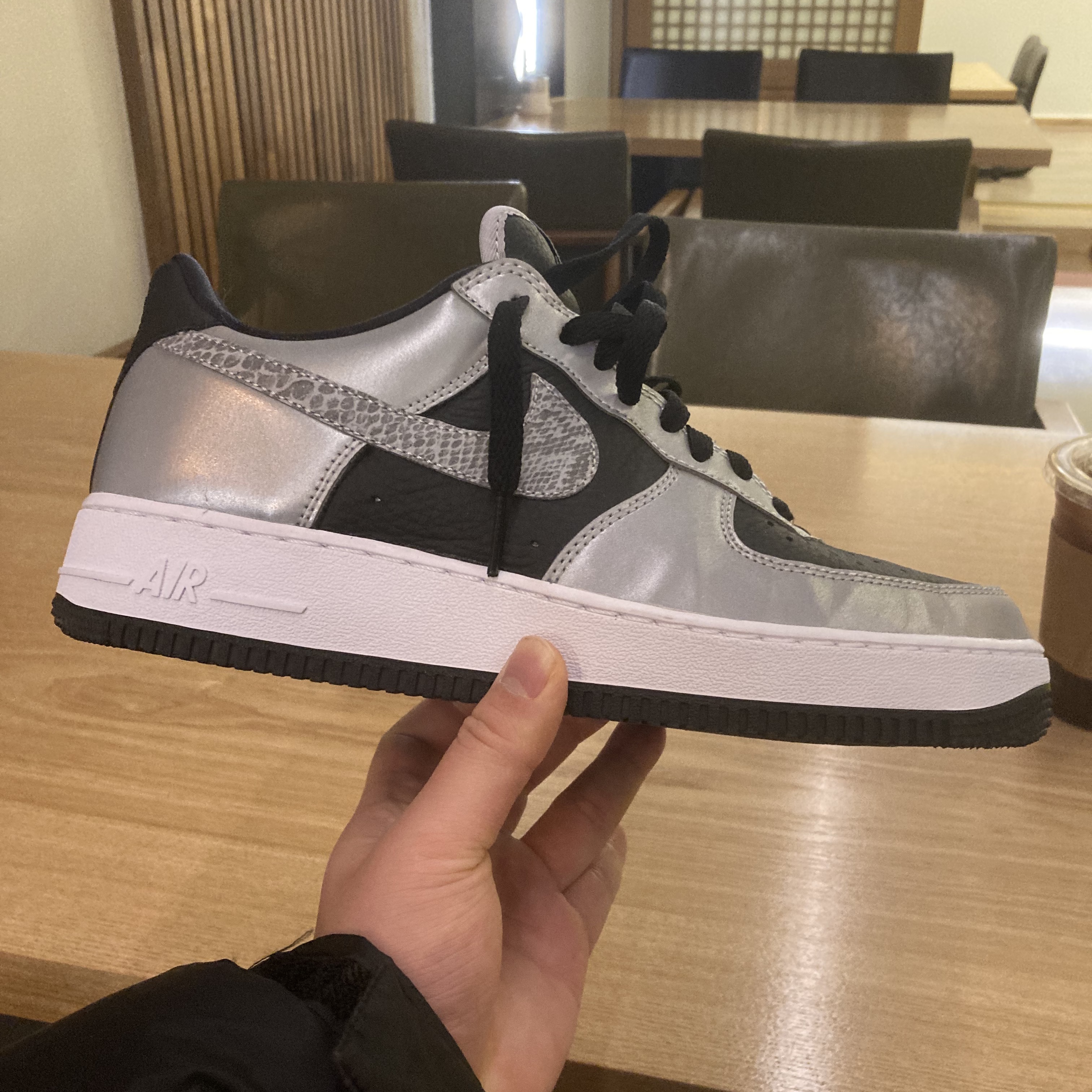 Nike Air Force 1 B Silver Snake 착용 스타일 - 2