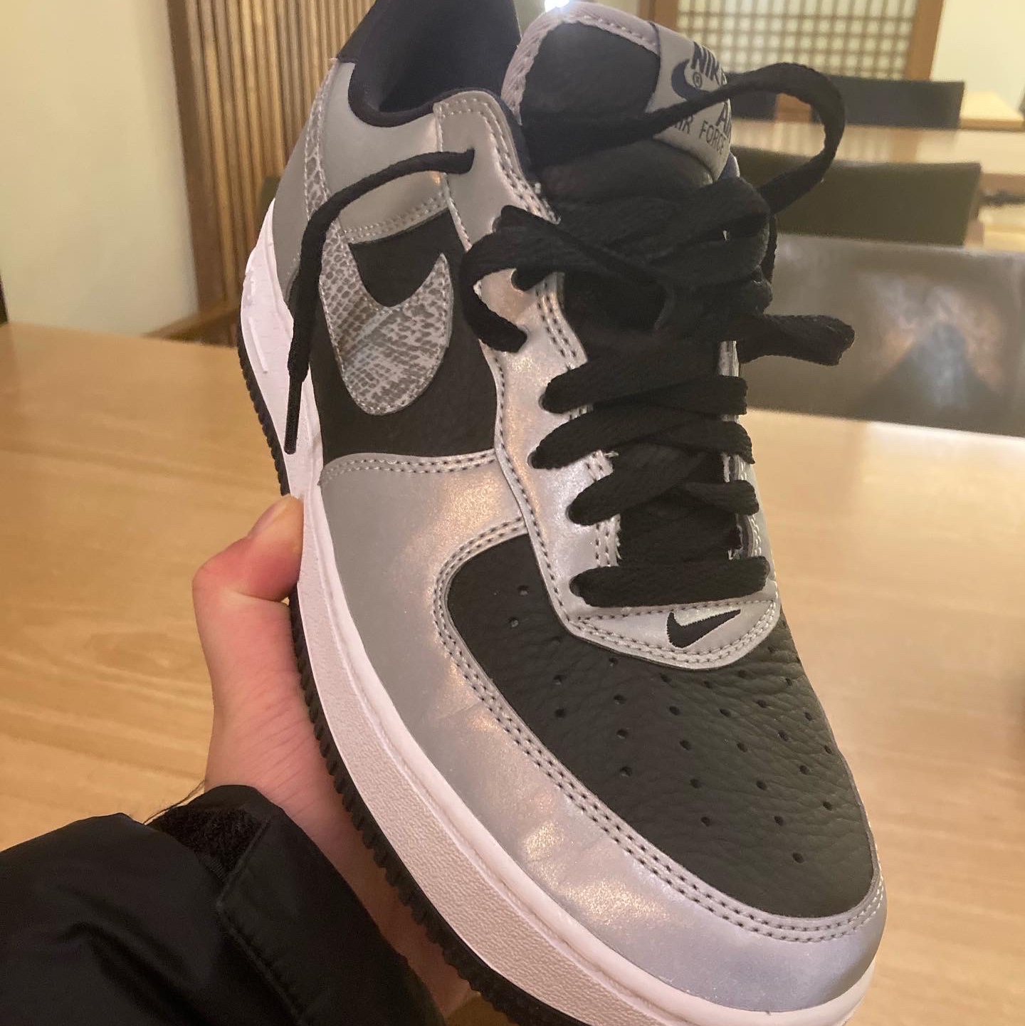 Nike Air Force 1 B Silver Snake 착용 스타일 - 1