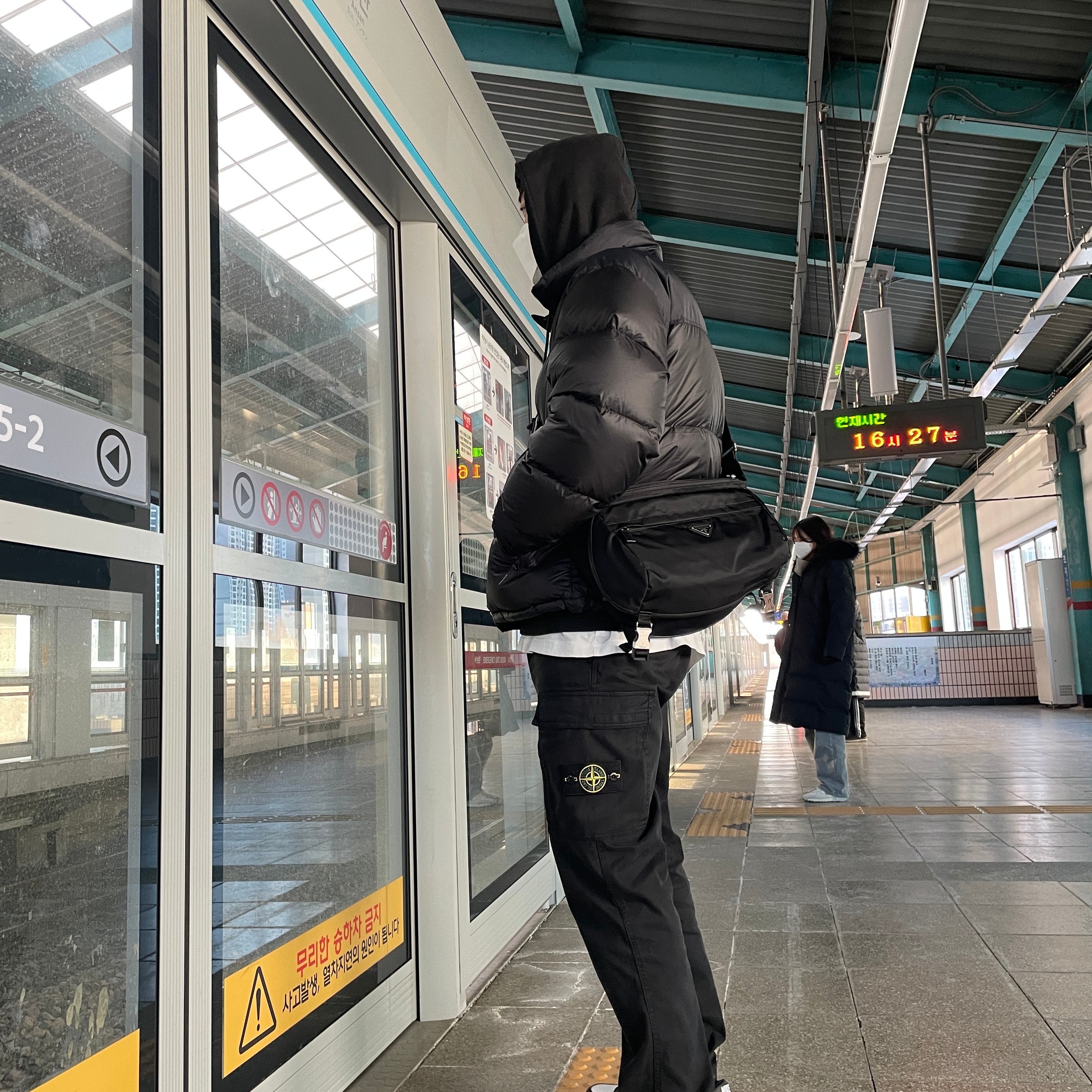 Prada Re-Nylon and Saffiano Leather Shoulder Bag Black, The North Face 1996 Eco Nuptse Jacket Black 착용 스타일