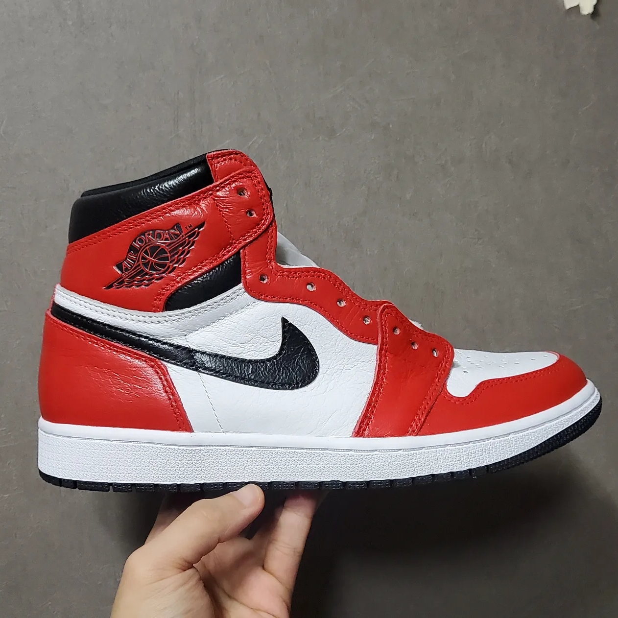 Jordan 1 Retro High OG Light Fusion Red, Jordan 1 Retro High OG Chicago 2015 착용 스타일 - 1