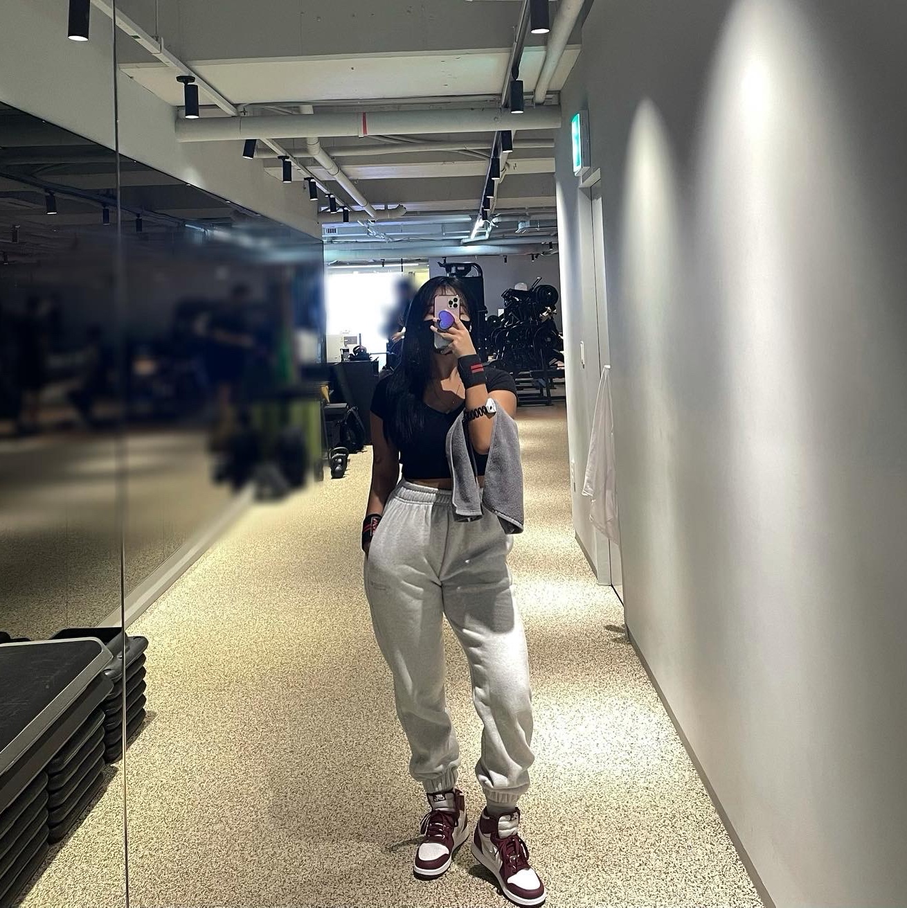 (GS) Jordan 1 Retro High OG Bordeaux 착용 스타일 - 1