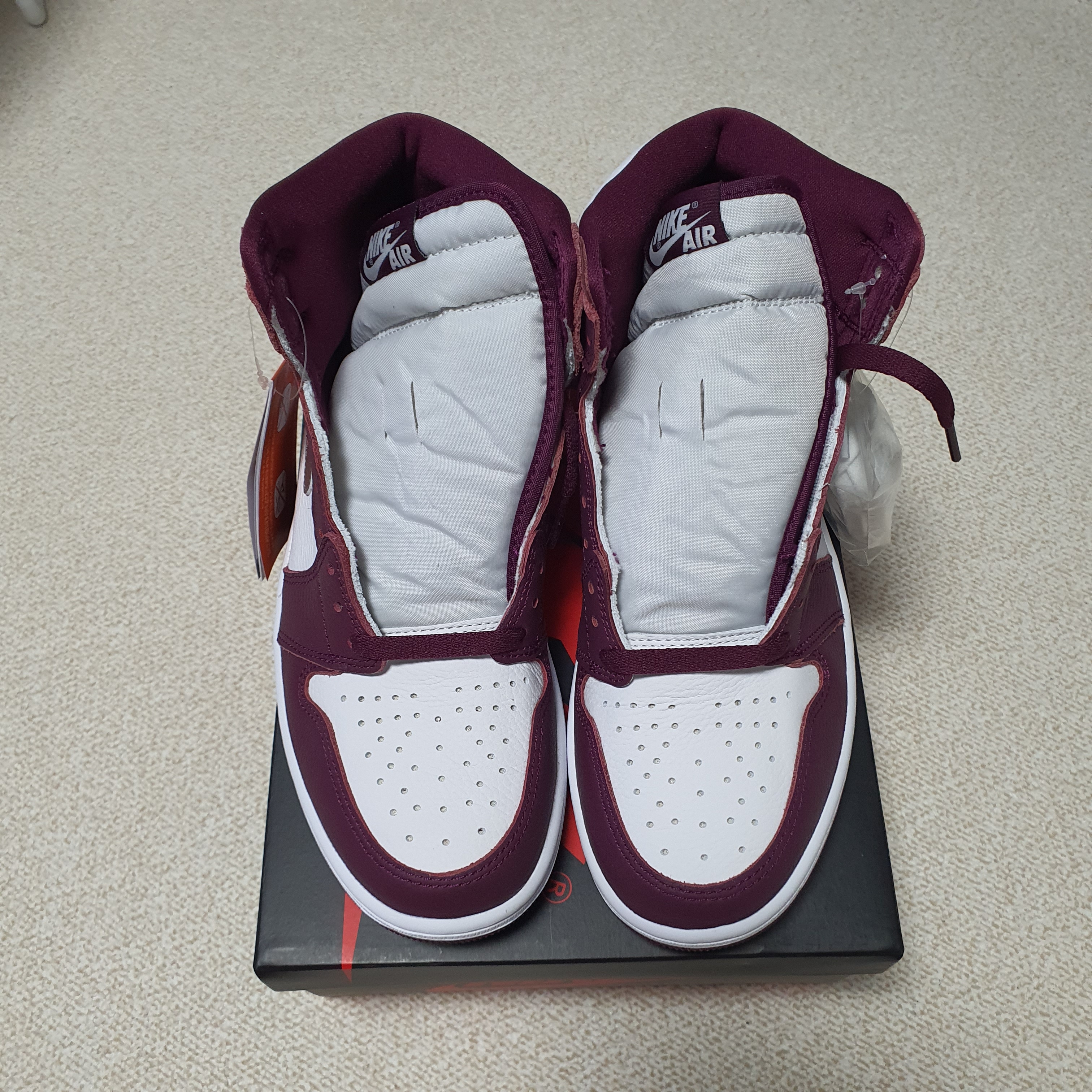 Jordan 1 Retro High OG Bordeaux 착용 스타일 - 2