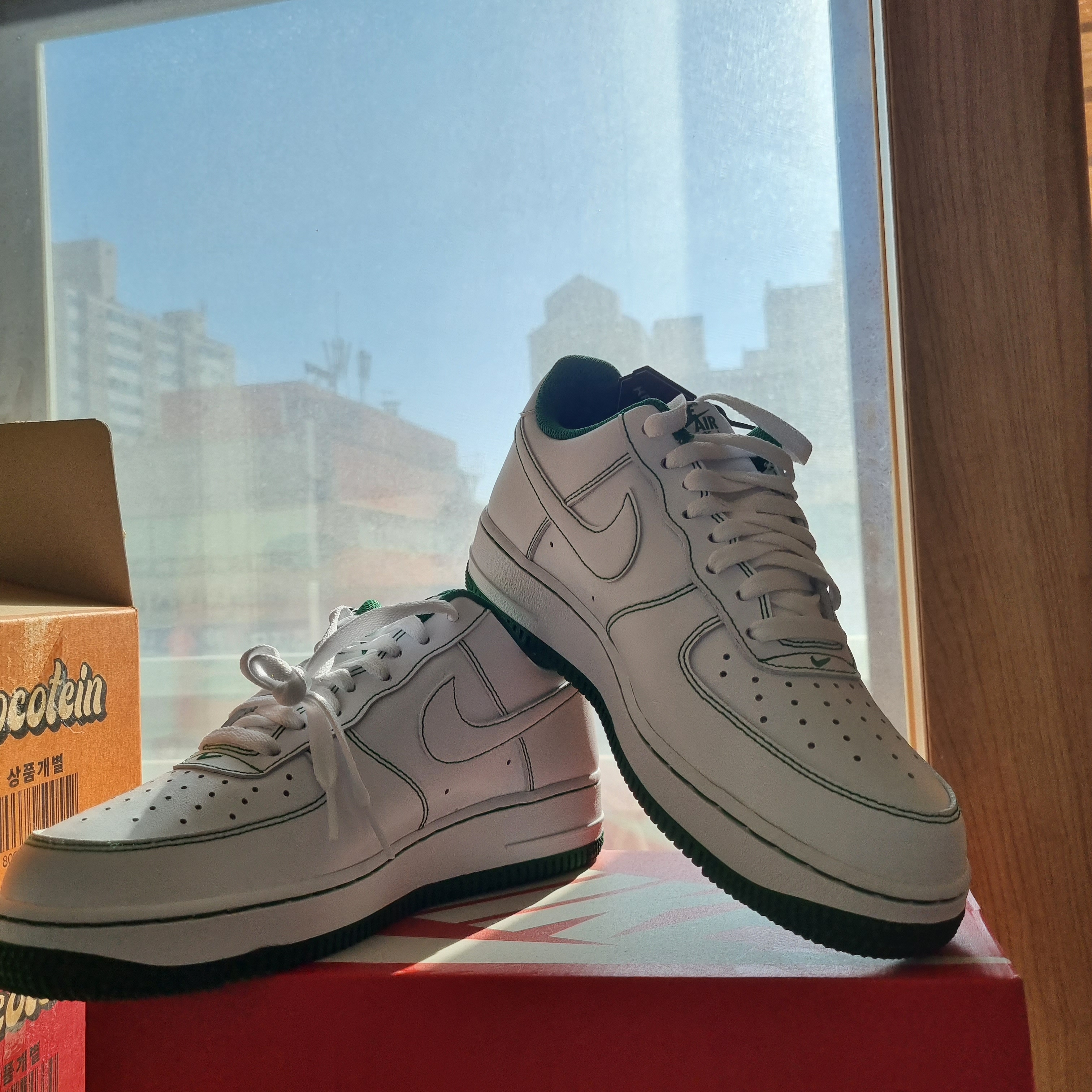 Nike Air Force 1 '07 Stitch Pine Green 착용 스타일 - 1