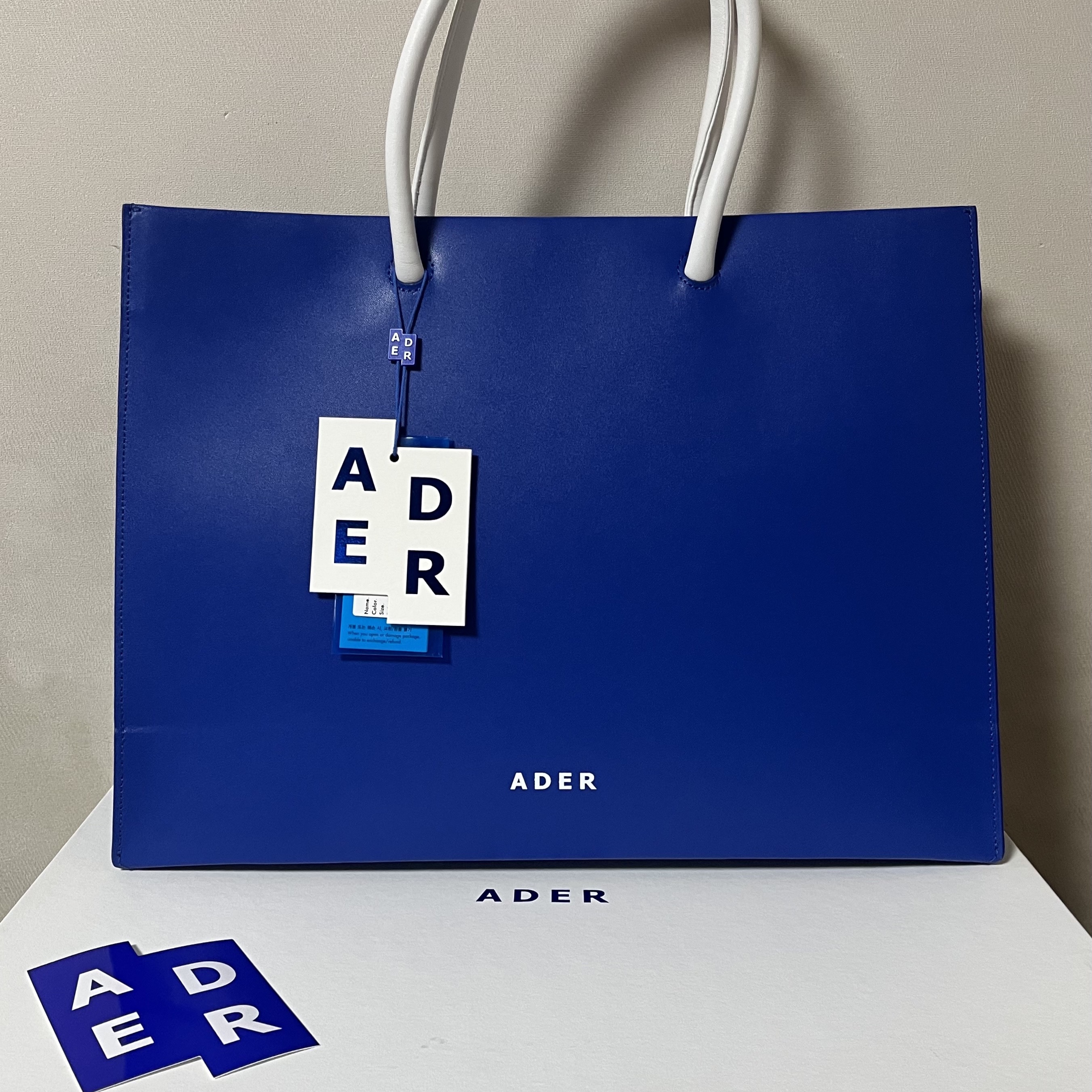 Ader Error Wide Blue Bag Blue 착용 스타일 - 1