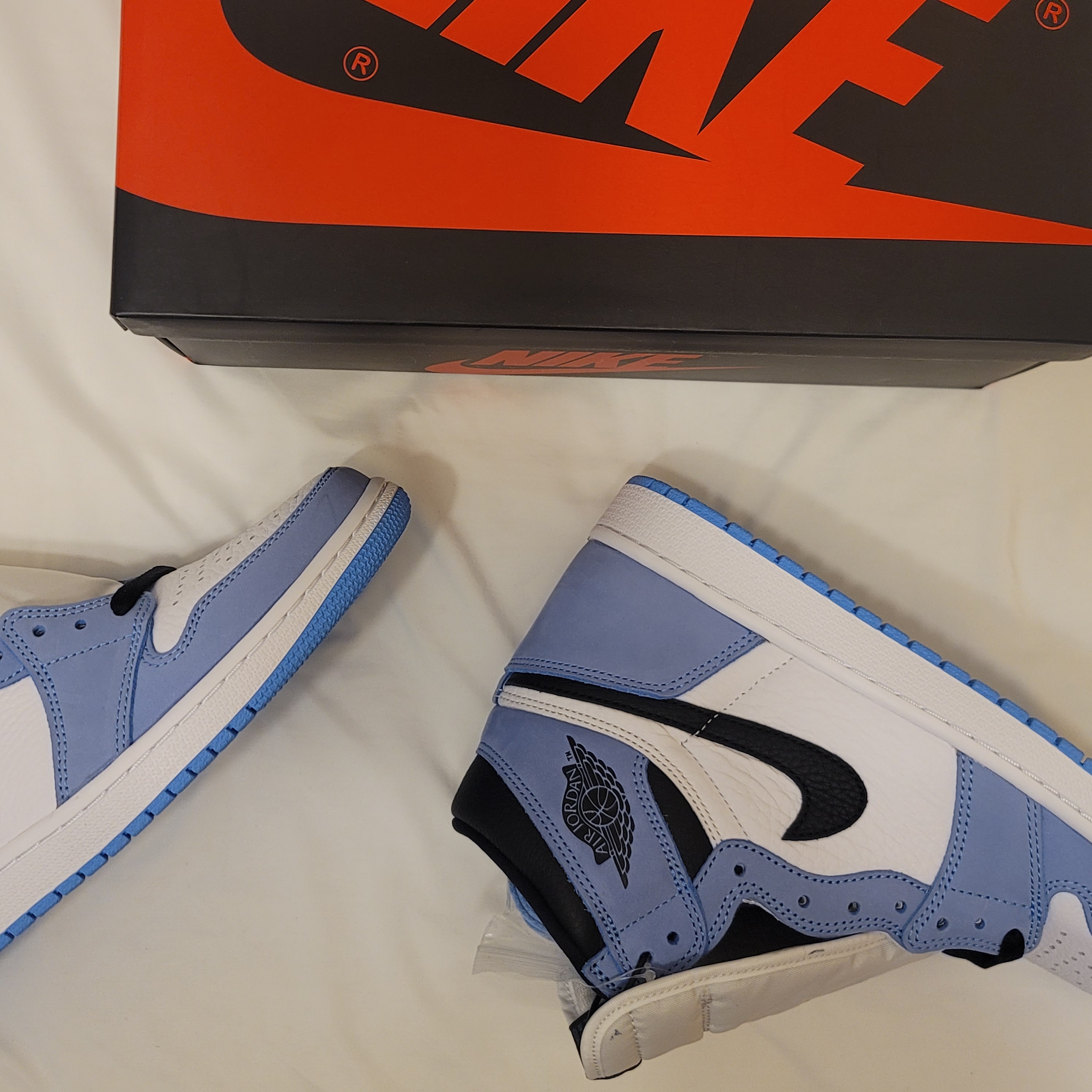 Jordan 1 Retro High OG University Blue 착용 스타일 - 1