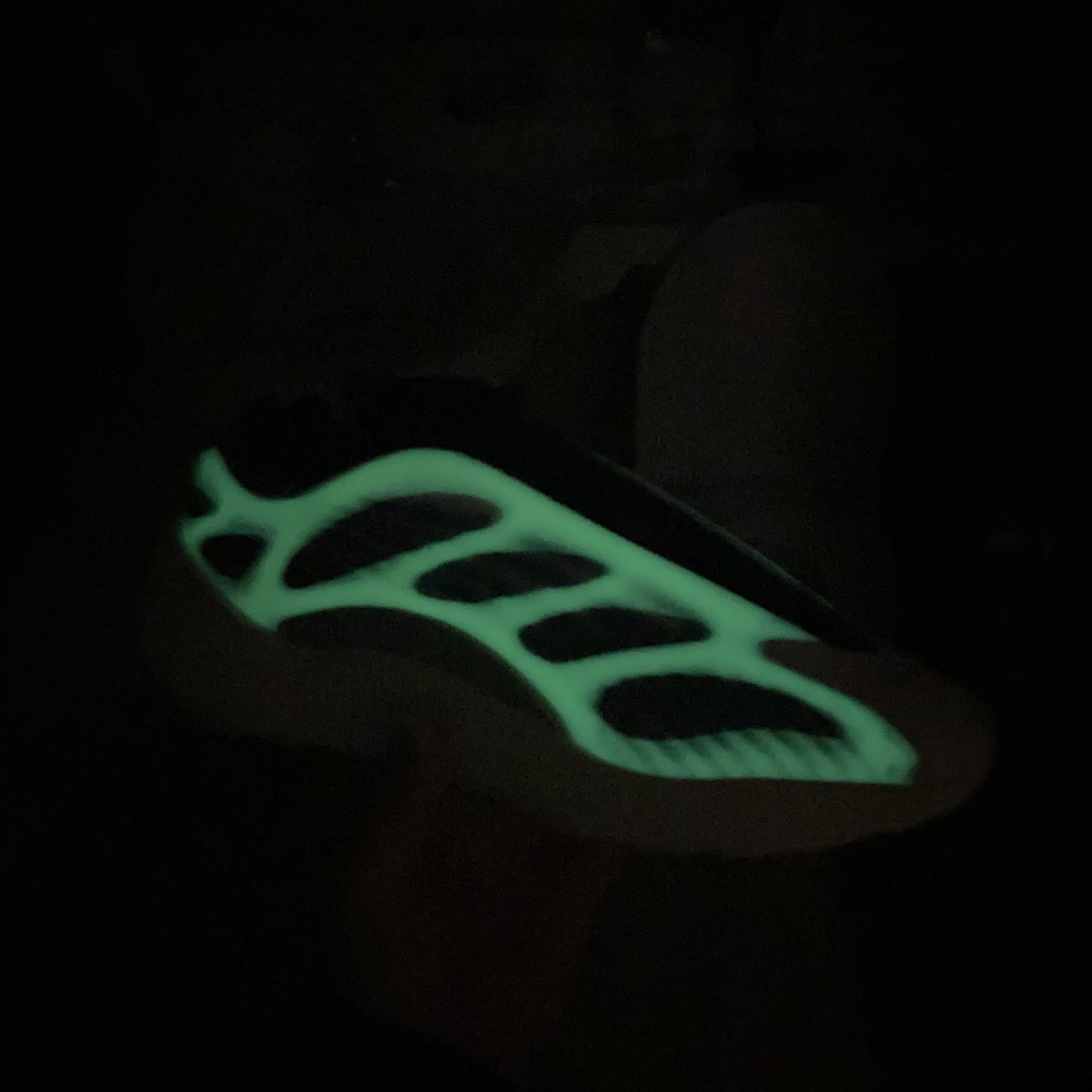 Adidas Yeezy 700 V3 Kyanite 착용 스타일