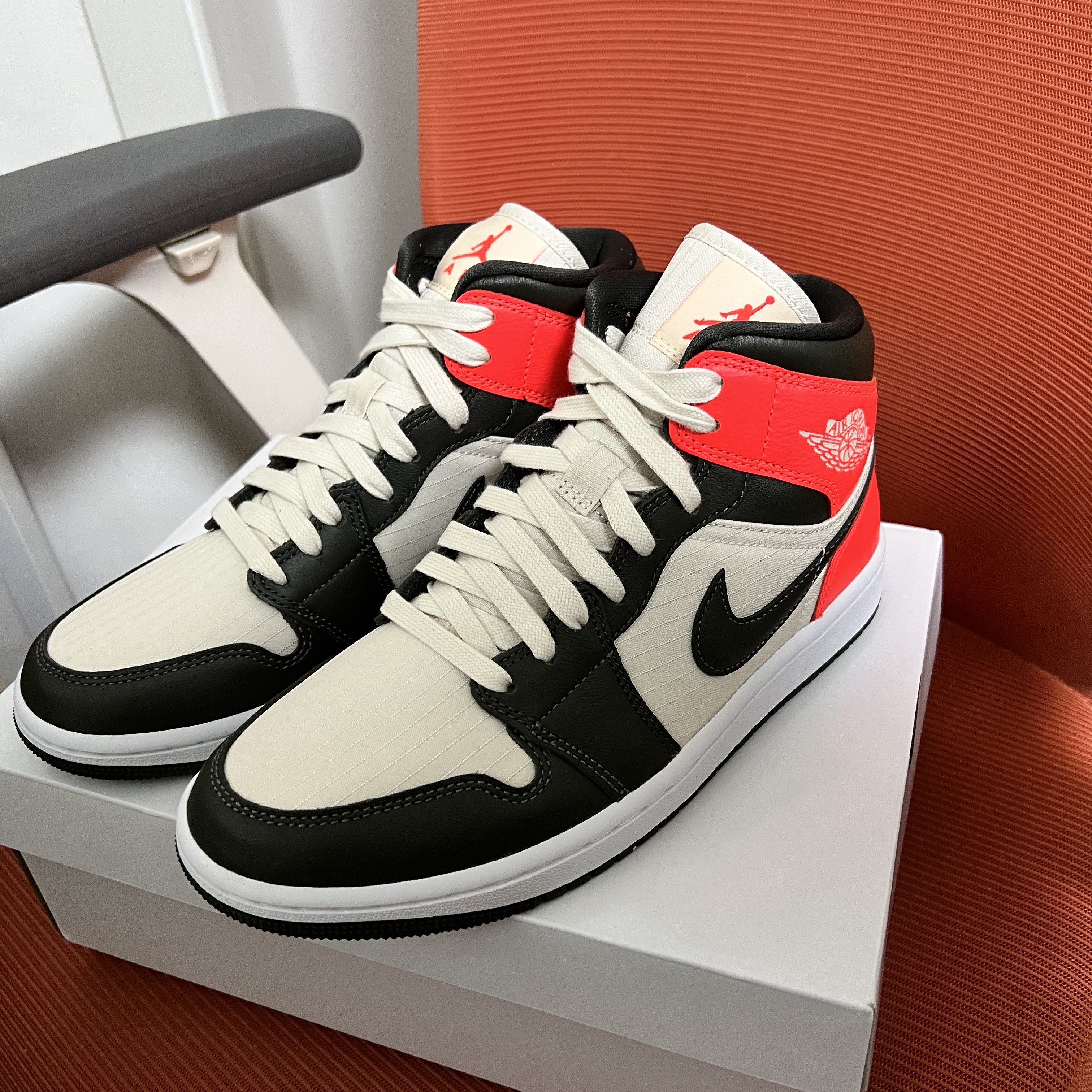 (W) Jordan 1 Mid SE Newsprint 착용 스타일