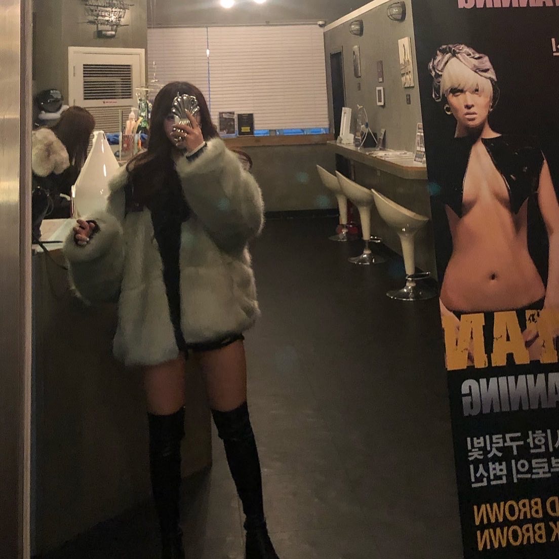 (W) Nike x Ambush Reversible Faux-Fur Coat Jade Horizon 착용 스타일 - 2