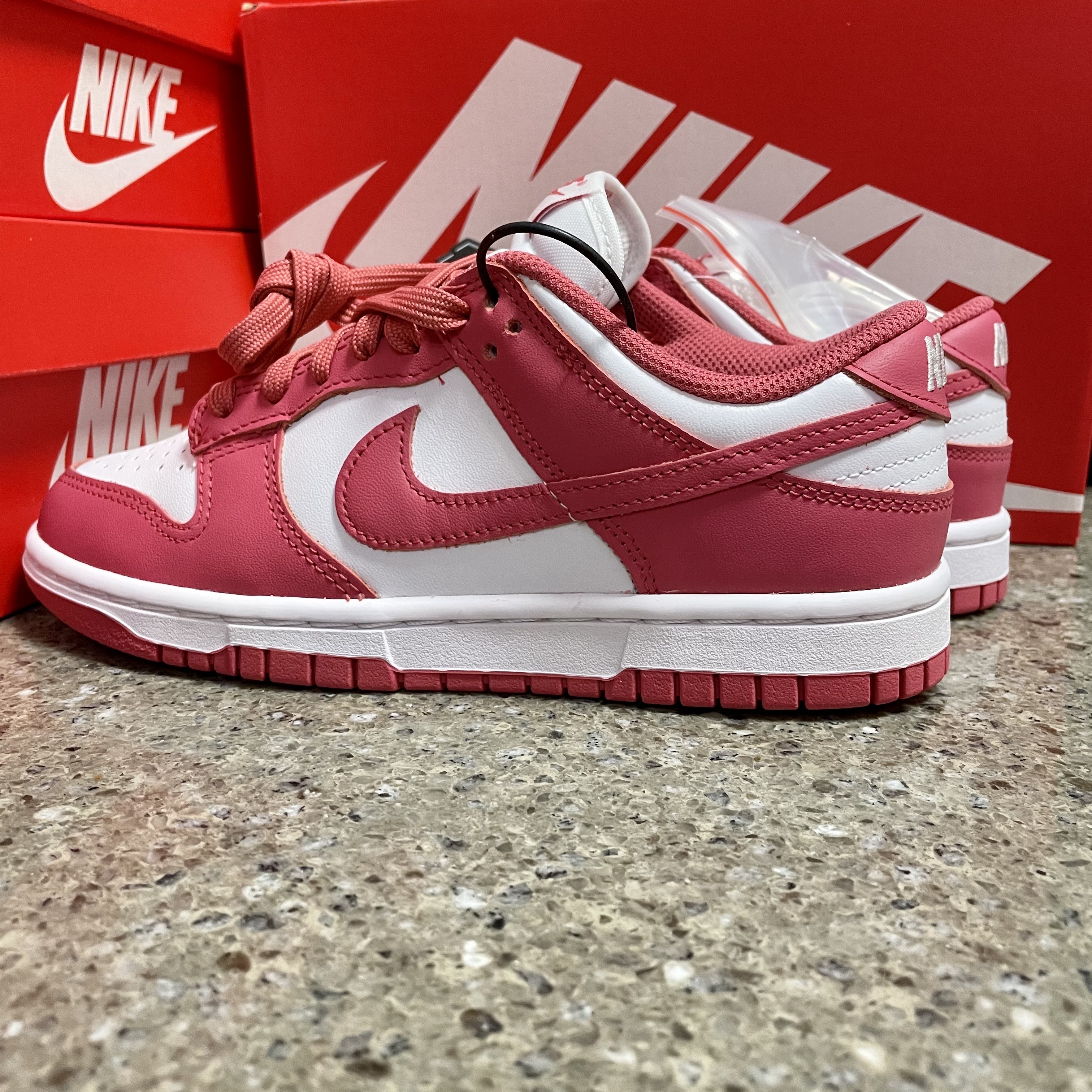 (W) Nike Dunk Low Archeo Pink 착용 스타일