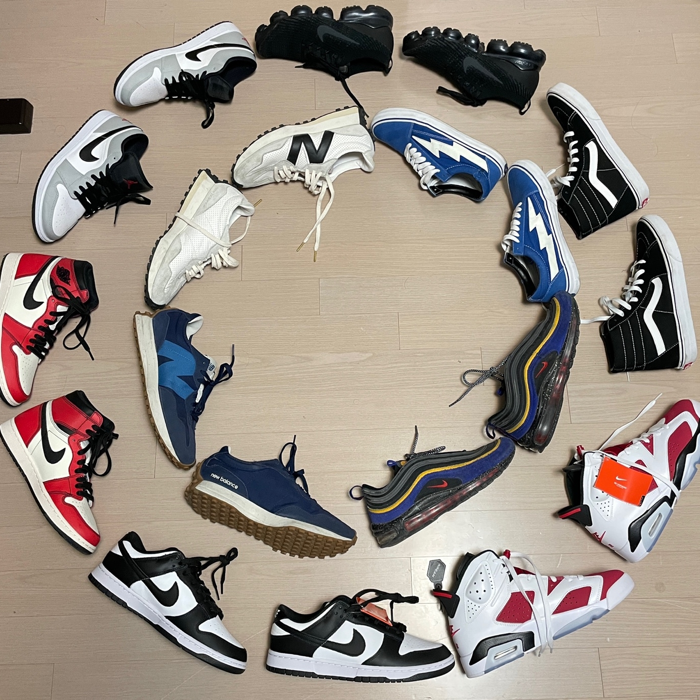 Nike Dunk Low Retro Black, Jordan 1 Retro High OG Defiant SB LA to Chicago 착용 스타일