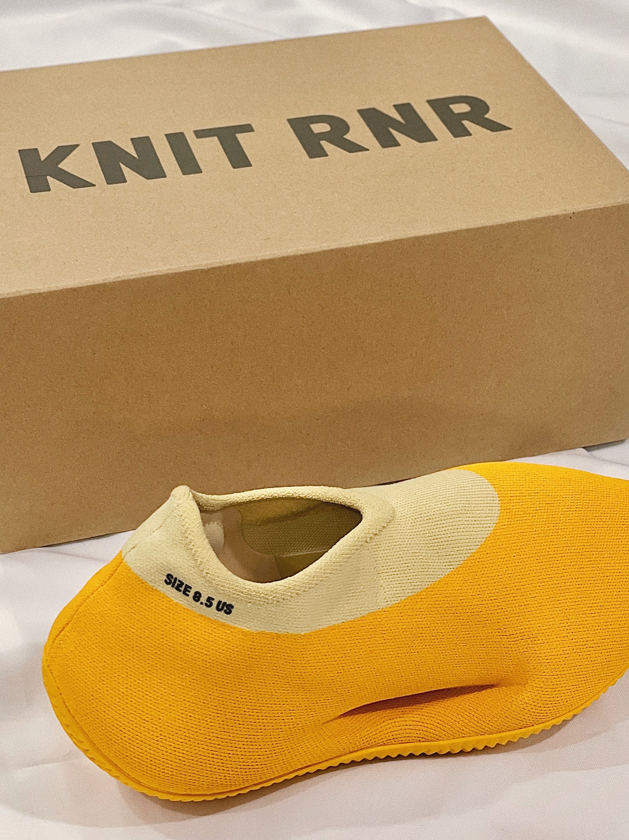 Adidas Yeezy Knit RNR Sulfur 착용 스타일 - 5