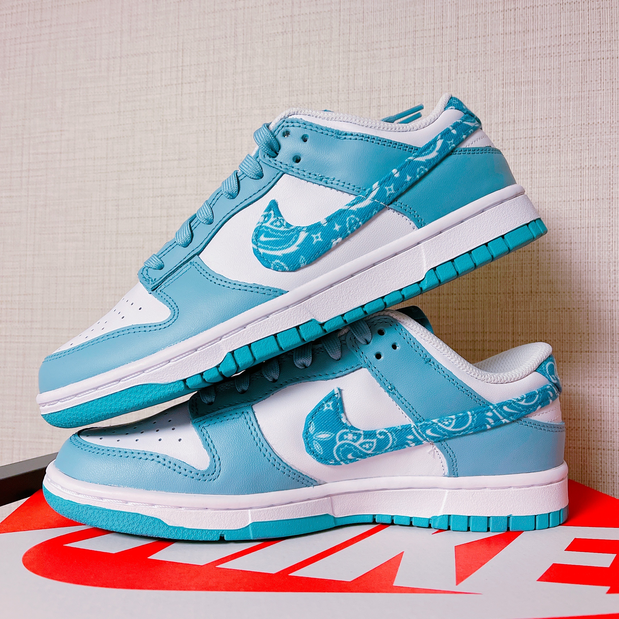 (W) Nike Dunk Low Essential Blue Paisley 착용 스타일