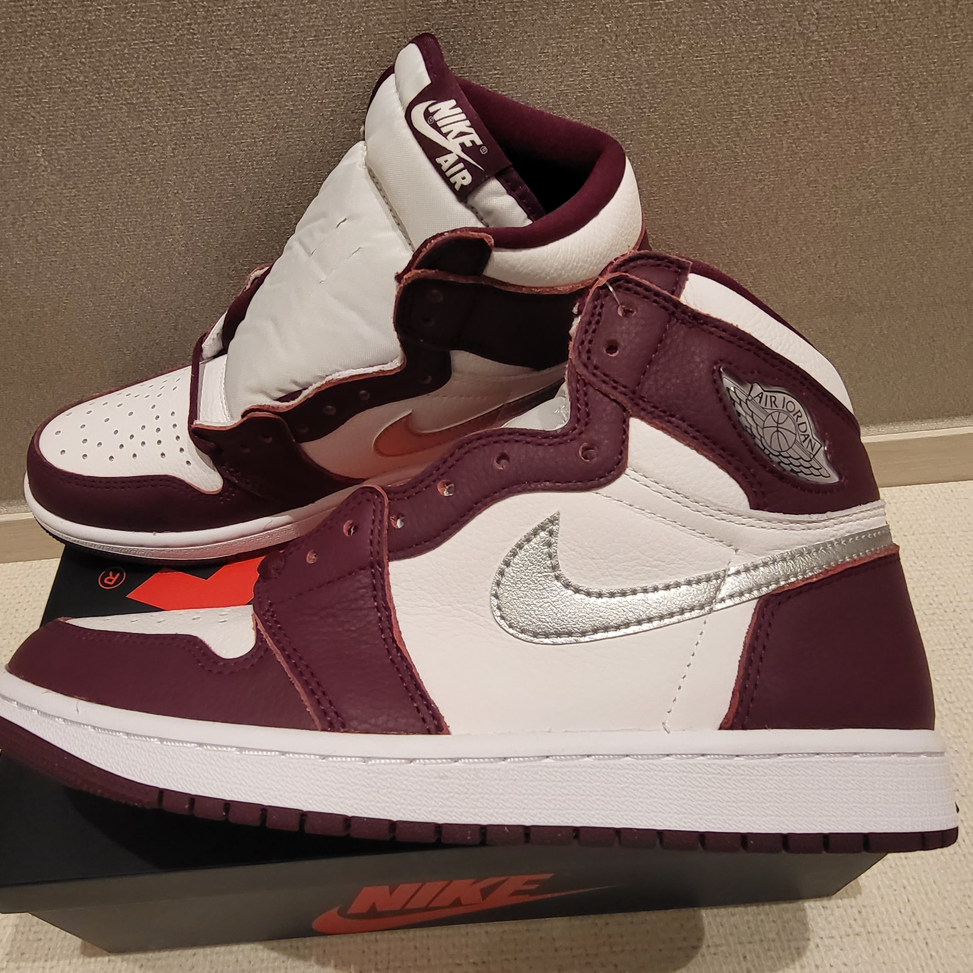 Jordan 1 Retro High OG Bordeaux 착용 스타일 - 2