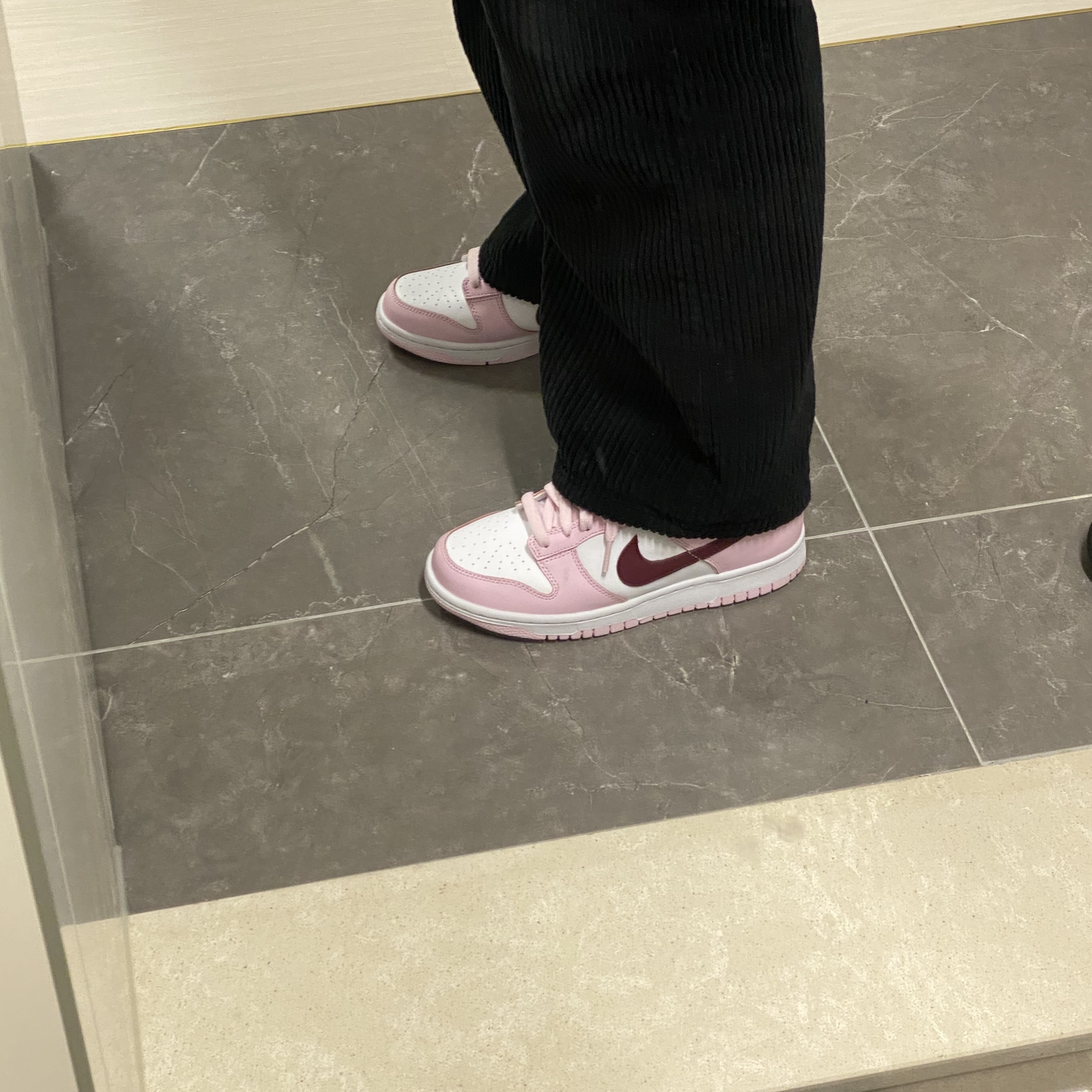 (GS) Nike Dunk Low Pink Foam 착용 스타일 - 1