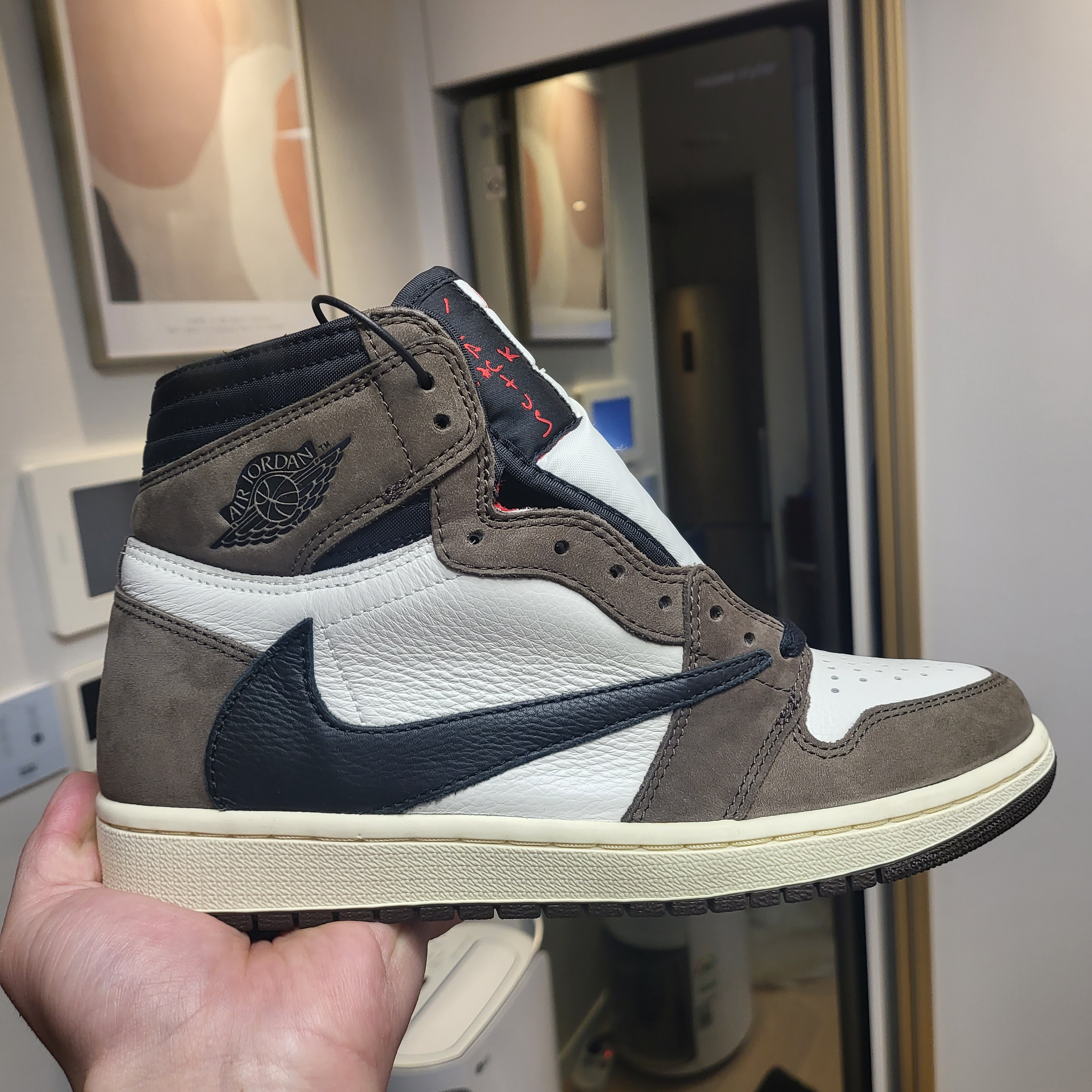 Jordan 1 x Travis Scott Retro High OG SP Mocha 착용 스타일