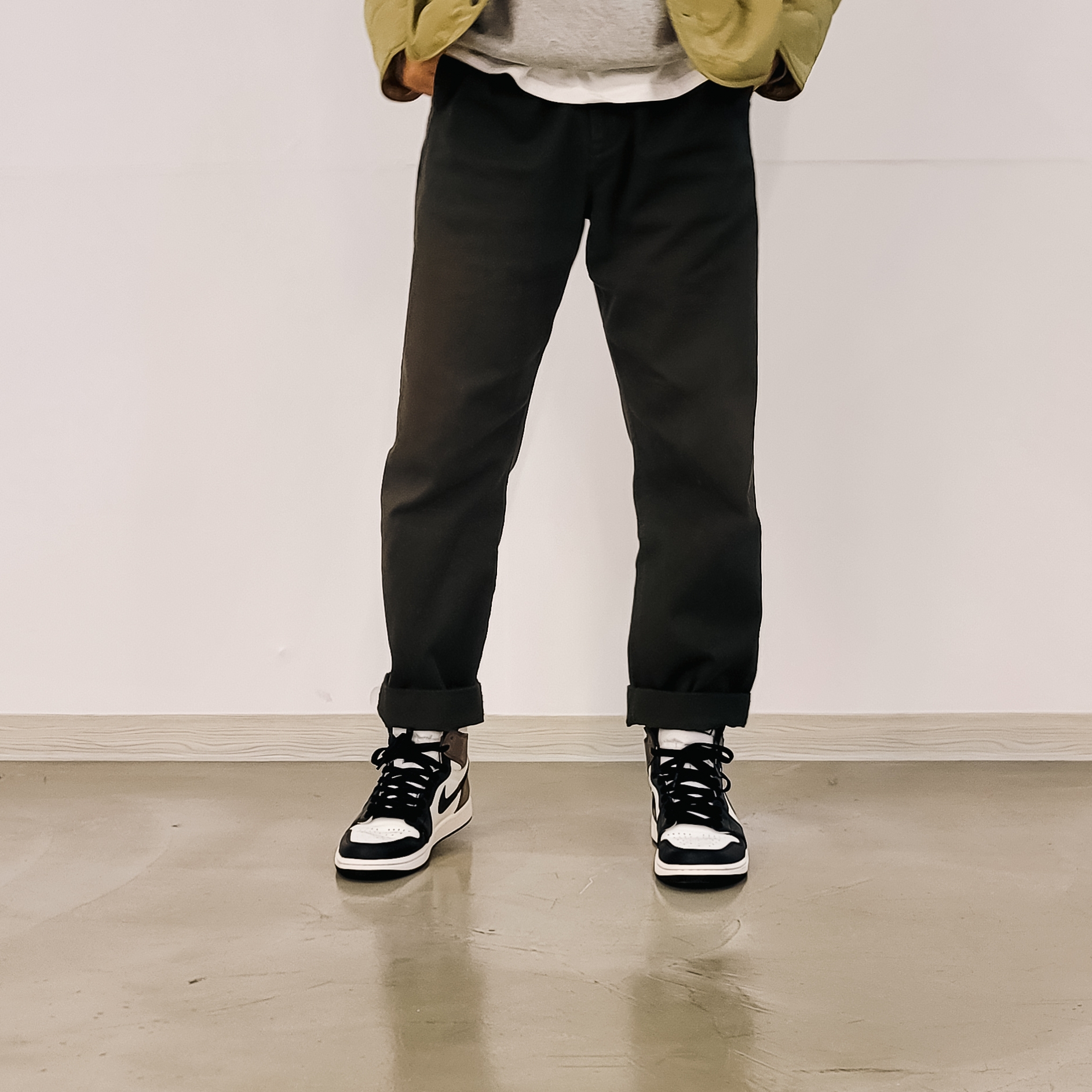 Jordan 1 Retro High OG Black Mocha 착용 스타일 - 1